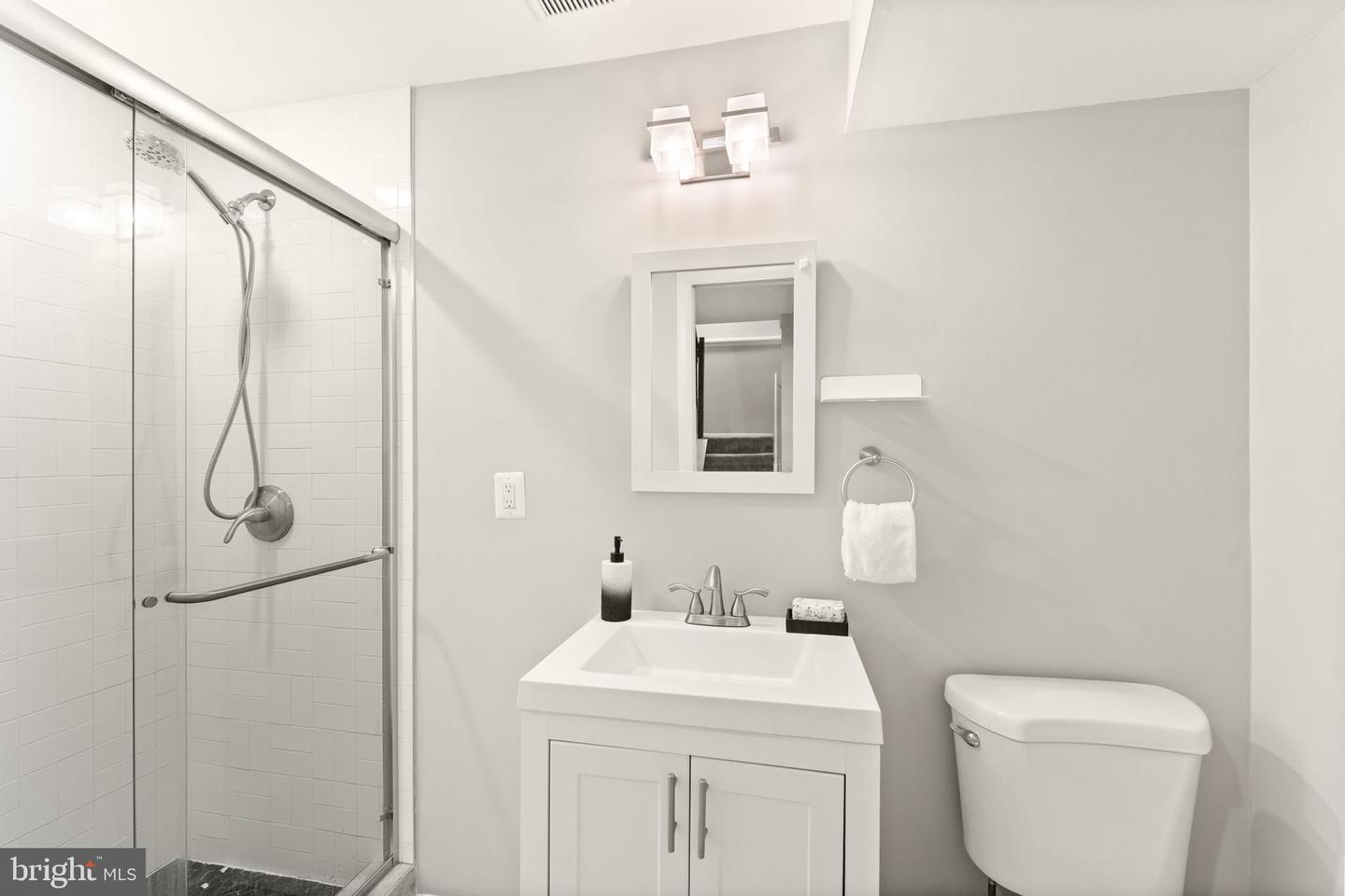 5527 INVERNESS WOODS CT, FAIRFAX, Virginia 22032, 3 Bedrooms Bedrooms, ,3 BathroomsBathrooms,Residential,For sale,5527 INVERNESS WOODS CT,VAFX2241084 MLS # VAFX2241084