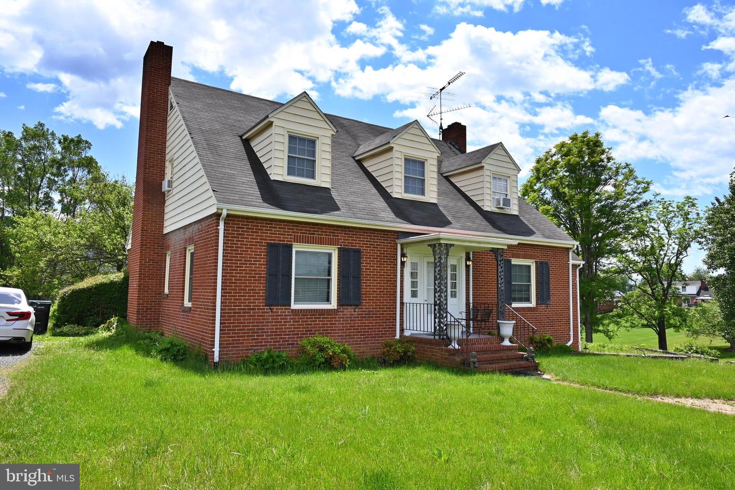 9706 FAIRWAY DR, NEW MARKET, Virginia 22844, 5 Bedrooms Bedrooms, ,2 BathroomsBathrooms,Residential,For sale,9706 FAIRWAY DR,VASH2011480 MLS # VASH2011480