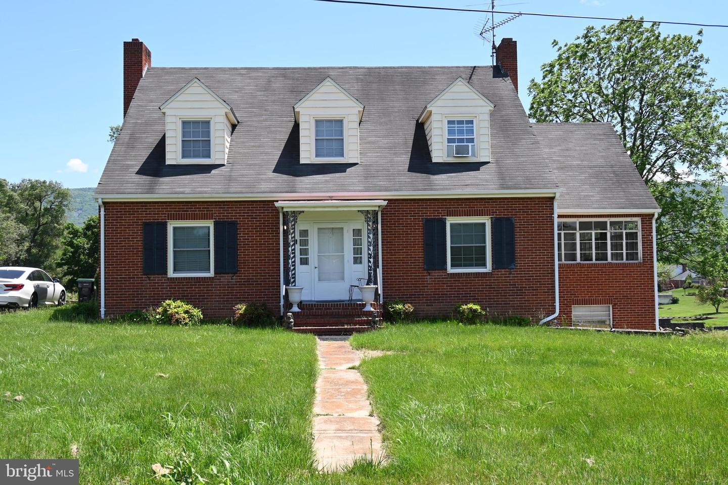 9706 FAIRWAY DR, NEW MARKET, Virginia 22844, 5 Bedrooms Bedrooms, ,2 BathroomsBathrooms,Residential,For sale,9706 FAIRWAY DR,VASH2011480 MLS # VASH2011480