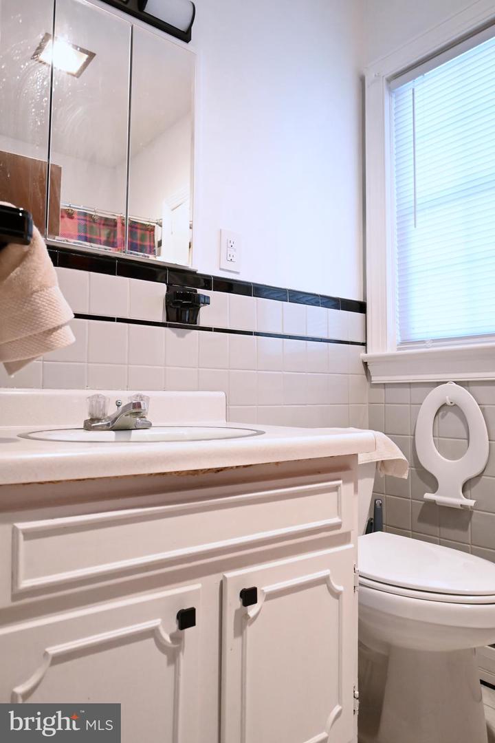 9706 FAIRWAY DR, NEW MARKET, Virginia 22844, 5 Bedrooms Bedrooms, ,2 BathroomsBathrooms,Residential,For sale,9706 FAIRWAY DR,VASH2011480 MLS # VASH2011480