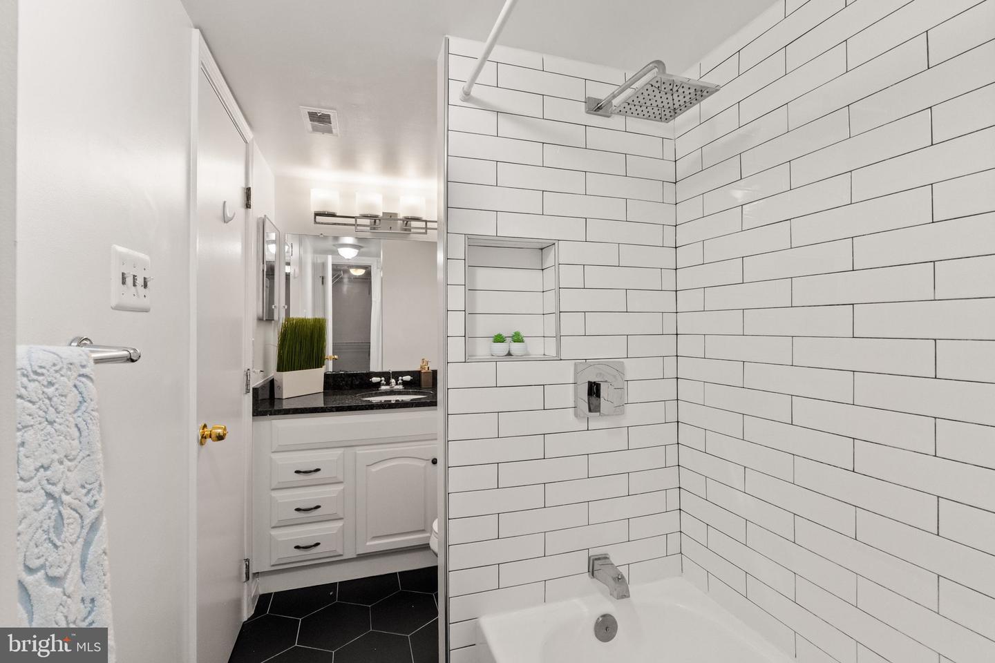 122 N BEDFORD ST #A, ARLINGTON, Virginia 22201, 1 Bedroom Bedrooms, ,1 BathroomBathrooms,Residential,For sale,122 N BEDFORD ST #A,VAAR2057660 MLS # VAAR2057660