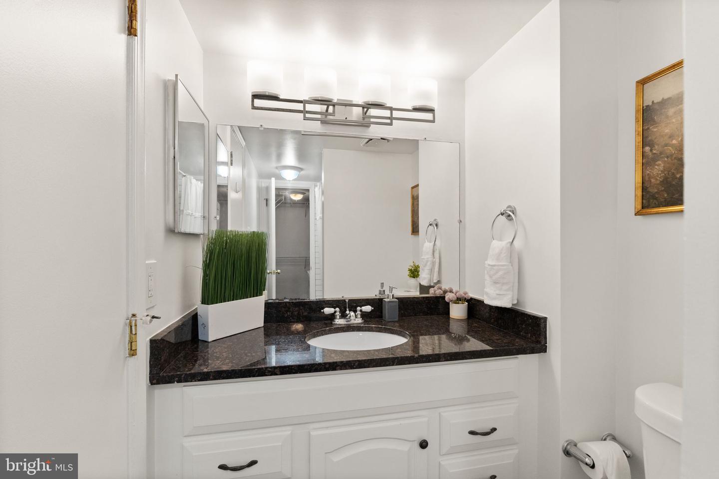 122 N BEDFORD ST #A, ARLINGTON, Virginia 22201, 1 Bedroom Bedrooms, ,1 BathroomBathrooms,Residential,For sale,122 N BEDFORD ST #A,VAAR2057660 MLS # VAAR2057660