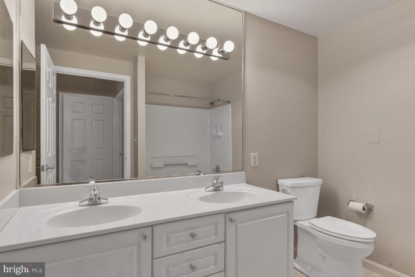 19375 CYPRESS RIDGE TER #212, LEESBURG, Virginia 20176, 3 Bedrooms Bedrooms, 8 Rooms Rooms,2 BathroomsBathrooms,Residential,For sale,19375 CYPRESS RIDGE TER #212,VALO2097230 MLS # VALO2097230
