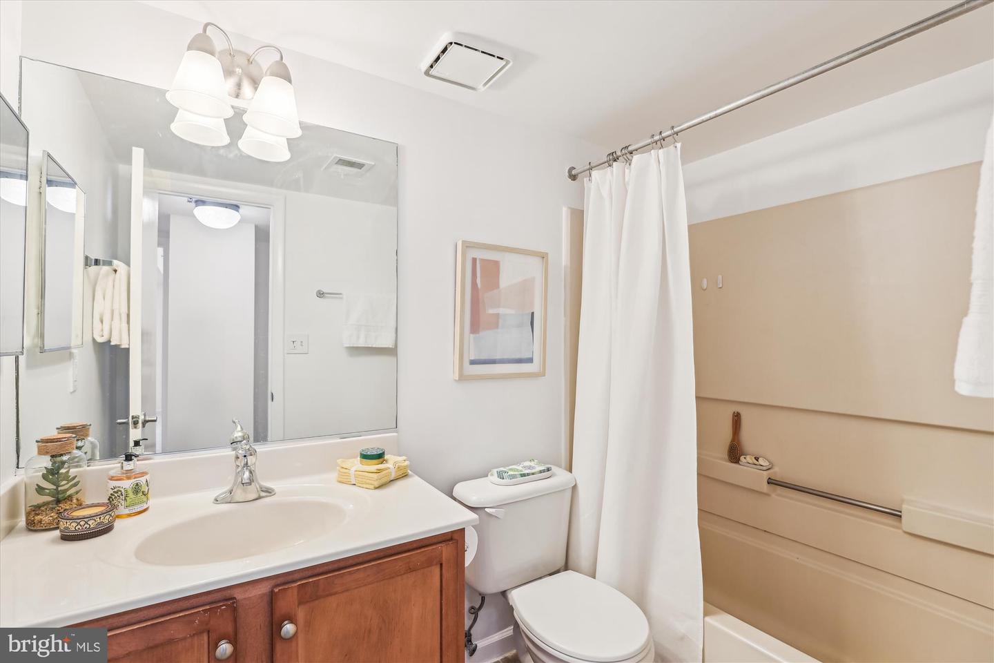 1001 N VERMONT ST #812, ARLINGTON, Virginia 22201, 1 Bedroom Bedrooms, ,1 BathroomBathrooms,Residential,For sale,1001 N VERMONT ST #812,VAAR2057842 MLS # VAAR2057842