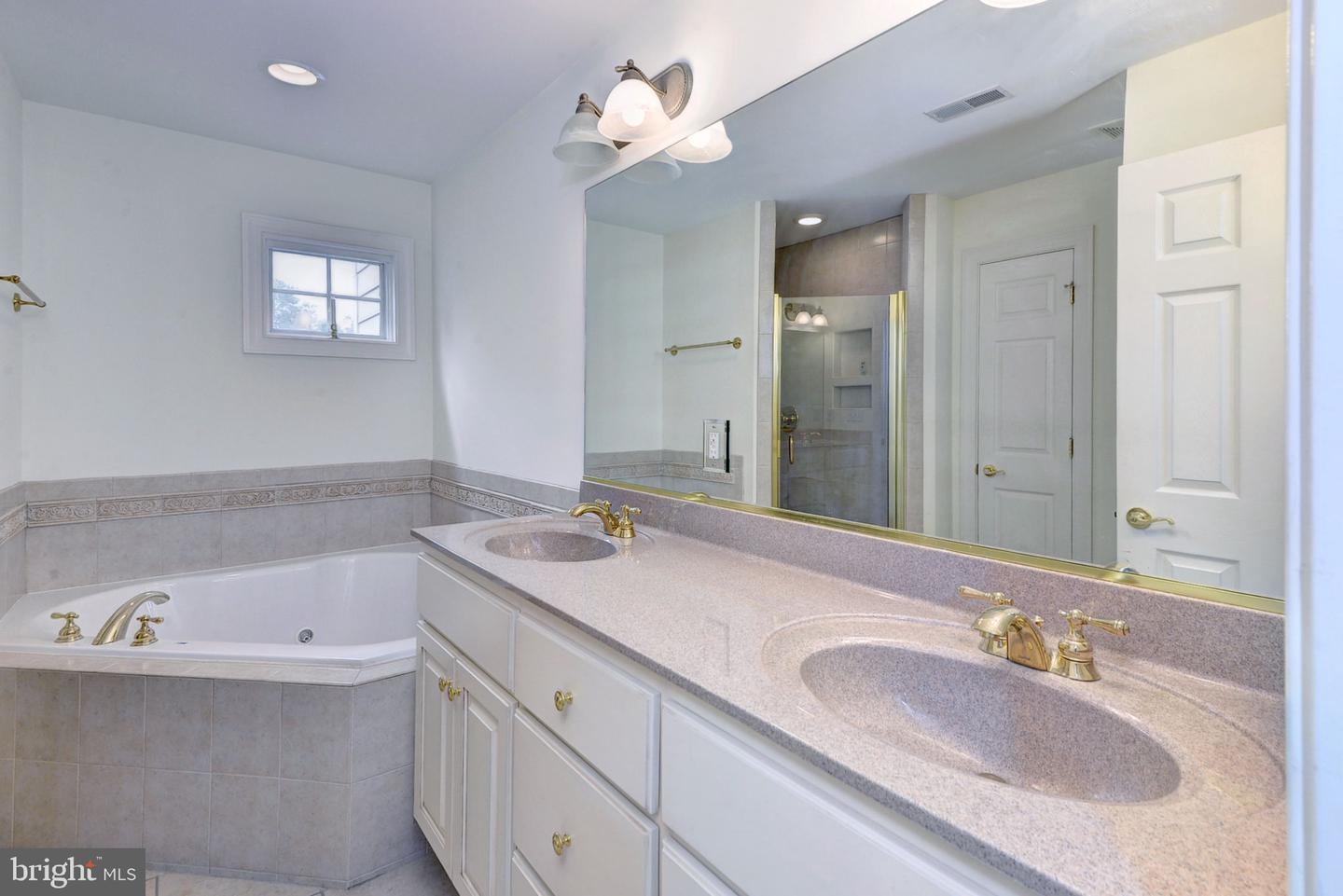 3609 BRADINTON, WILLIAMSBURG, Virginia 23188, 4 Bedrooms Bedrooms, 8 Rooms Rooms,3 BathroomsBathrooms,Residential,For sale,3609 BRADINTON,VAJC2000454 MLS # VAJC2000454