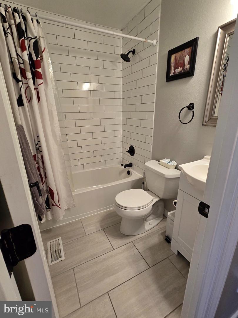 3510 E RICHMOND RD #U5, RICHMOND, Virginia 23223, 2 Bedrooms Bedrooms, 5 Rooms Rooms,1 BathroomBathrooms,Residential,For sale,3510 E RICHMOND RD #U5,VARC2000676 MLS # VARC2000676