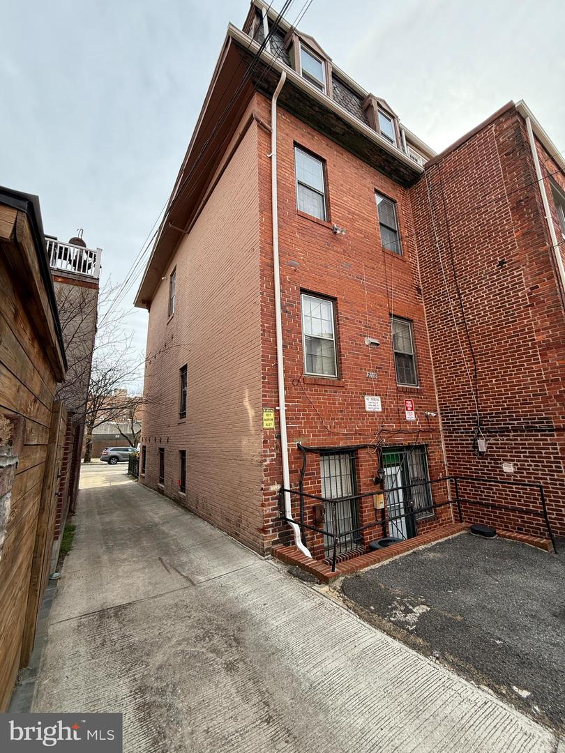 2008 17TH ST NW, WASHINGTON, District Of Columbia 20009, 4 Bedrooms Bedrooms, ,3 BathroomsBathrooms,Residential,For sale,2008 17TH ST NW,DCDC2201686 MLS # DCDC2201686