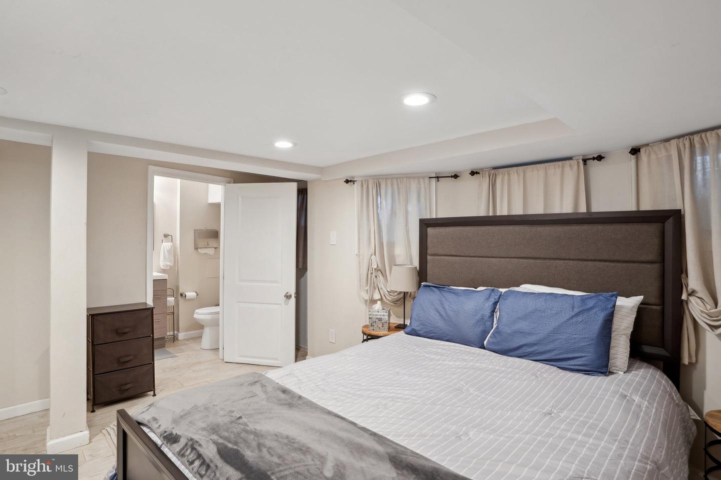 1029 G ST NE, WASHINGTON, District Of Columbia 20002, 4 Bedrooms Bedrooms, ,2 BathroomsBathrooms,Residential,For sale,1029 G ST NE,DCDC2185070 MLS # DCDC2185070