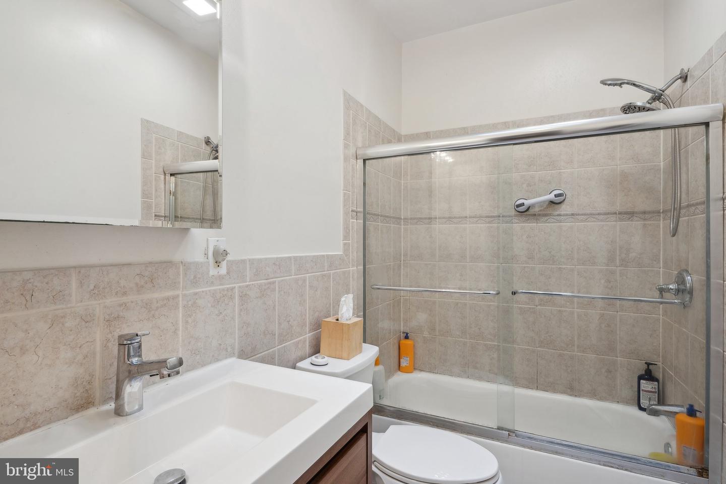 1029 G ST NE, WASHINGTON, District Of Columbia 20002, 4 Bedrooms Bedrooms, ,2 BathroomsBathrooms,Residential,For sale,1029 G ST NE,DCDC2185070 MLS # DCDC2185070