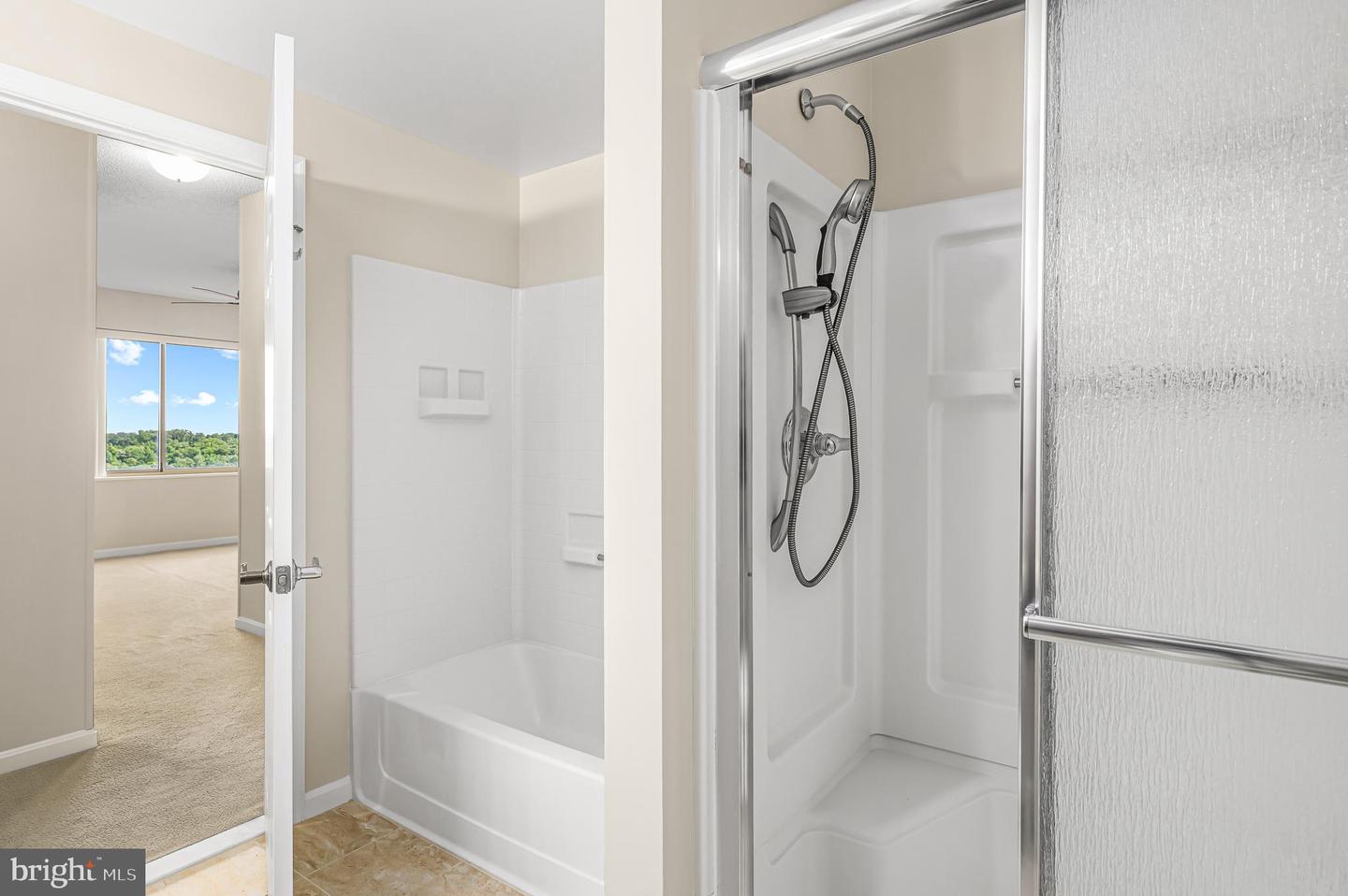 19375 CYPRESS RIDGE TER #906, LEESBURG, Virginia 20176, 2 Bedrooms Bedrooms, ,2 BathroomsBathrooms,Residential,For sale,19375 CYPRESS RIDGE TER #906,VALO2091756 MLS # VALO2091756