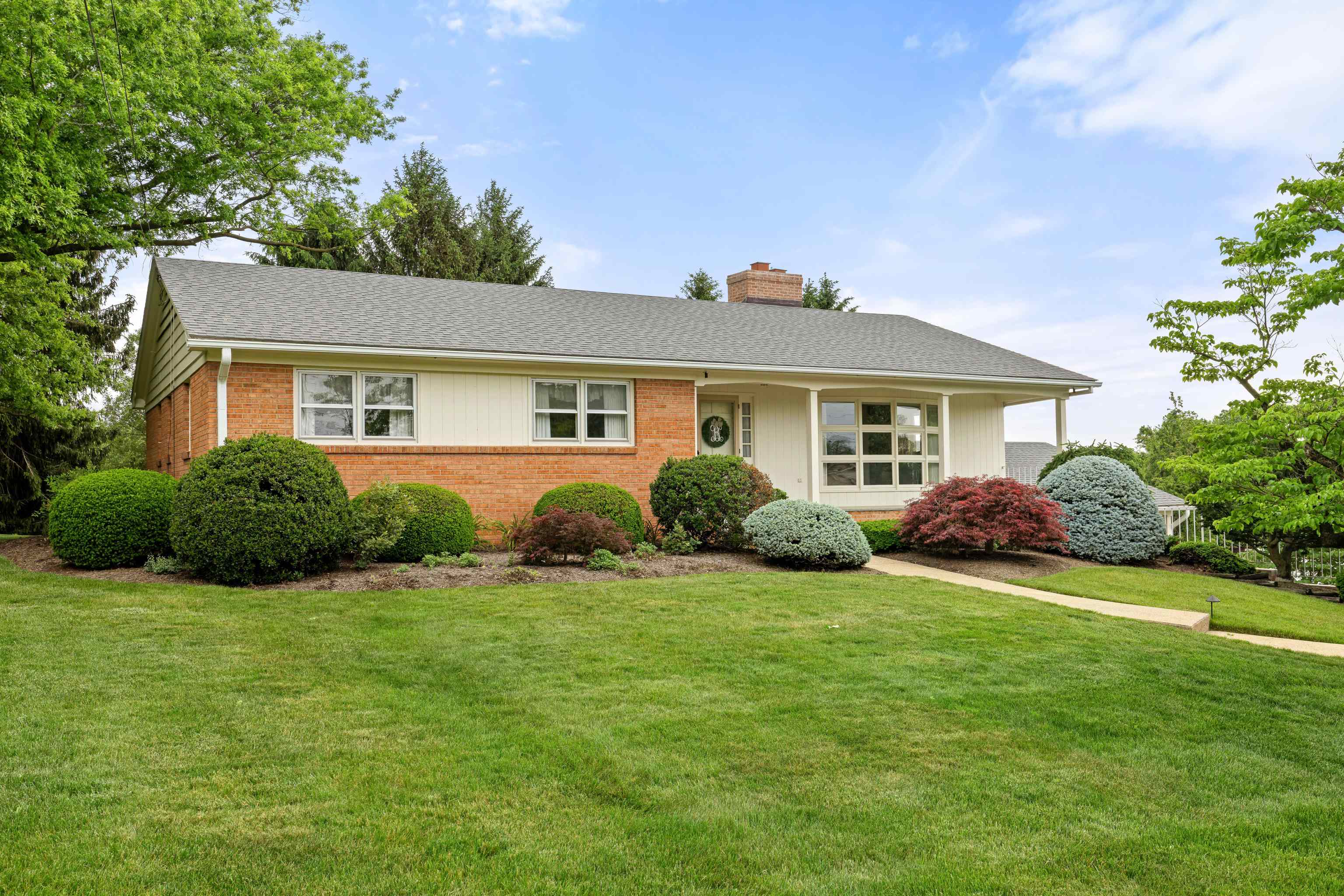 736 HILLVIEW DR, DAYTON, Virginia 22821, 3 Bedrooms Bedrooms, ,2 BathroomsBathrooms,Residential,736 HILLVIEW DR,664772 MLS # 664772