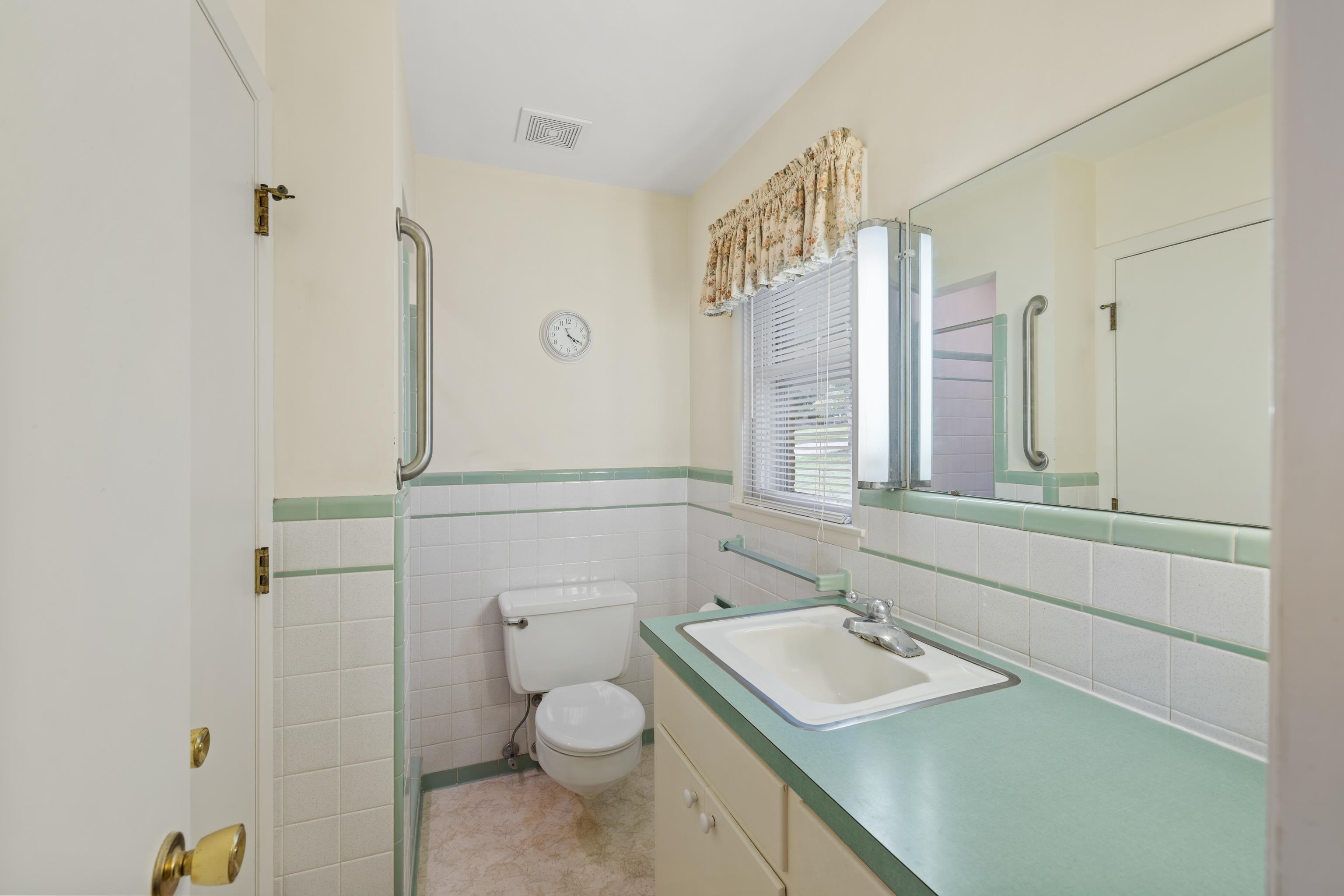 736 HILLVIEW DR, DAYTON, Virginia 22821, 3 Bedrooms Bedrooms, ,2 BathroomsBathrooms,Residential,736 HILLVIEW DR,664772 MLS # 664772