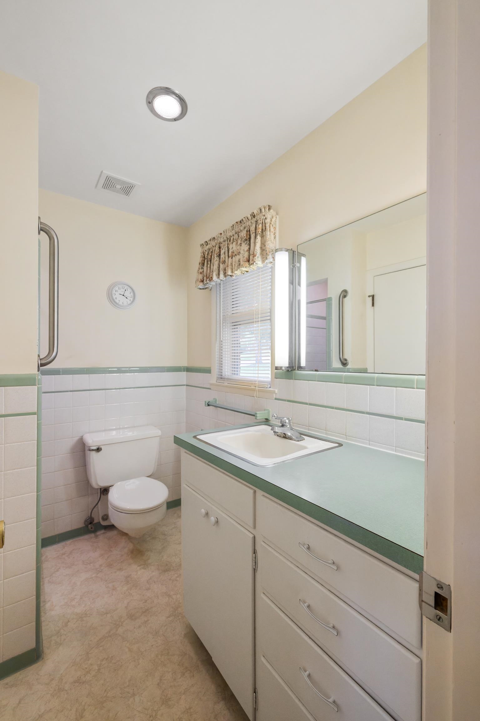 736 HILLVIEW DR, DAYTON, Virginia 22821, 3 Bedrooms Bedrooms, ,2 BathroomsBathrooms,Residential,736 HILLVIEW DR,664772 MLS # 664772