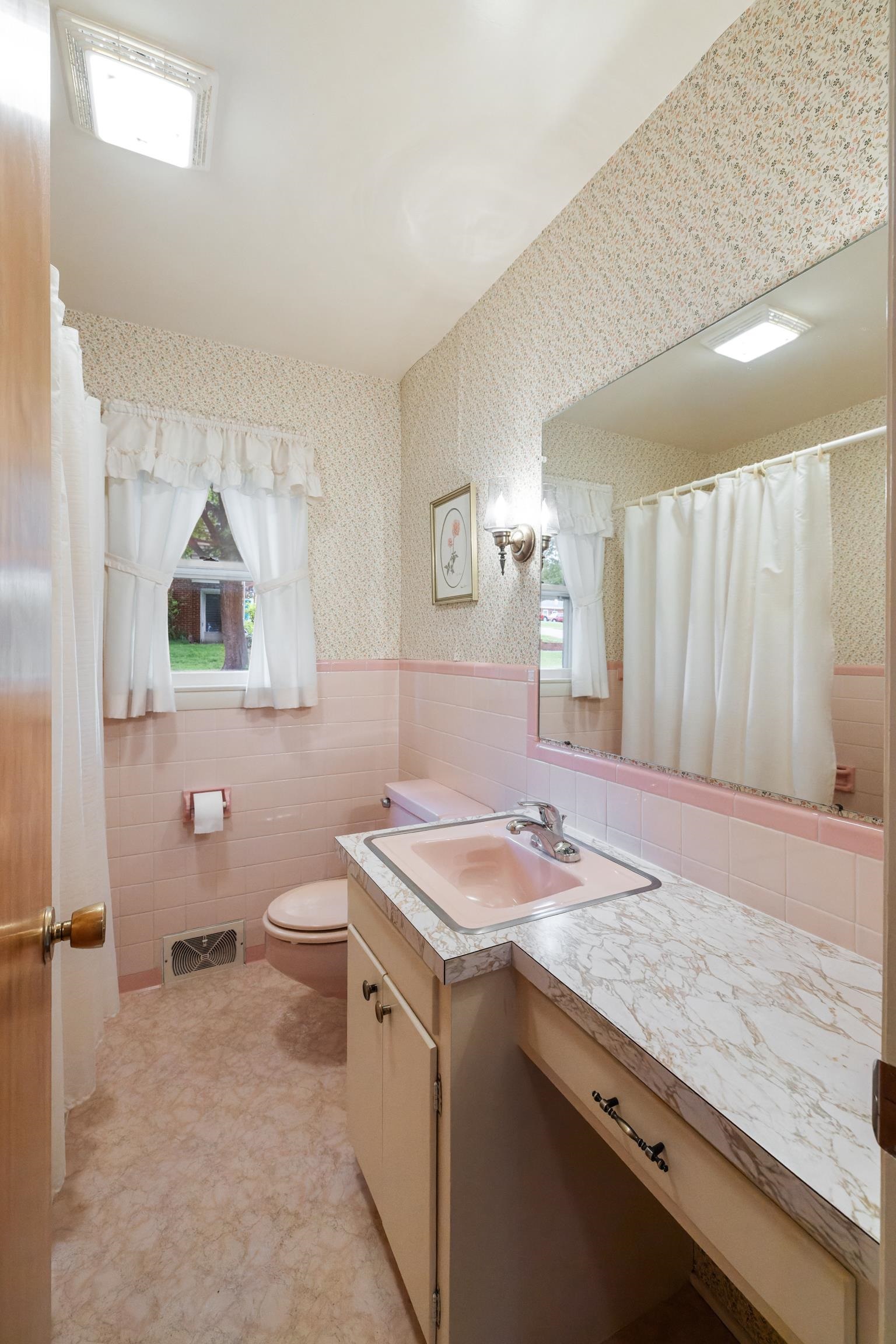 736 HILLVIEW DR, DAYTON, Virginia 22821, 3 Bedrooms Bedrooms, ,2 BathroomsBathrooms,Residential,736 HILLVIEW DR,664772 MLS # 664772