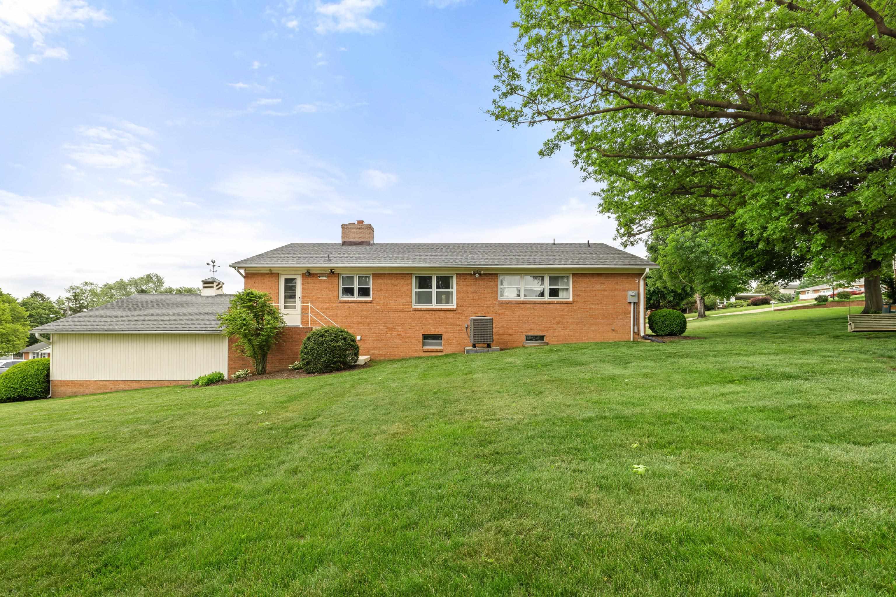 736 HILLVIEW DR, DAYTON, Virginia 22821, 3 Bedrooms Bedrooms, ,2 BathroomsBathrooms,Residential,736 HILLVIEW DR,664772 MLS # 664772