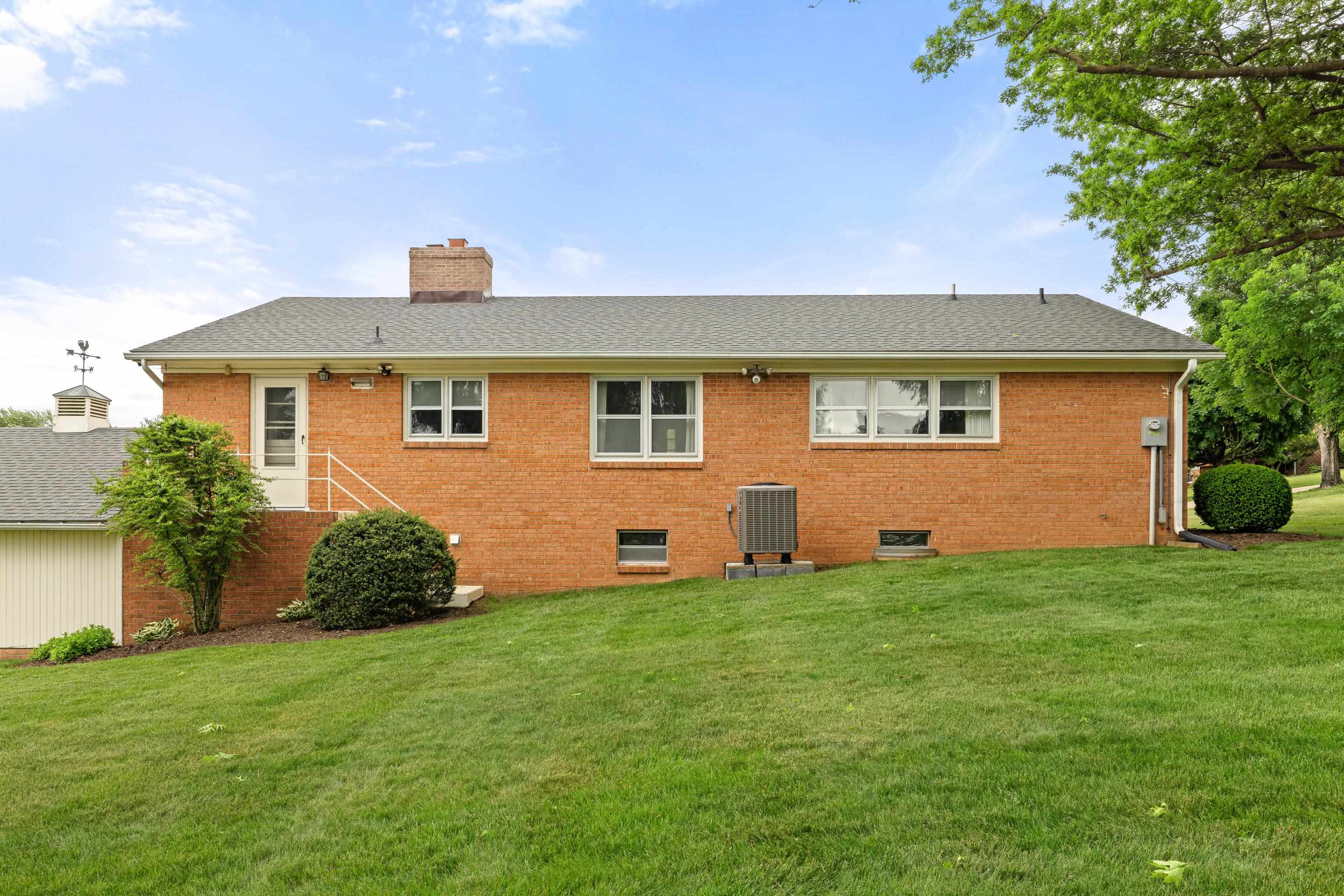 736 HILLVIEW DR, DAYTON, Virginia 22821, 3 Bedrooms Bedrooms, ,2 BathroomsBathrooms,Residential,736 HILLVIEW DR,664772 MLS # 664772