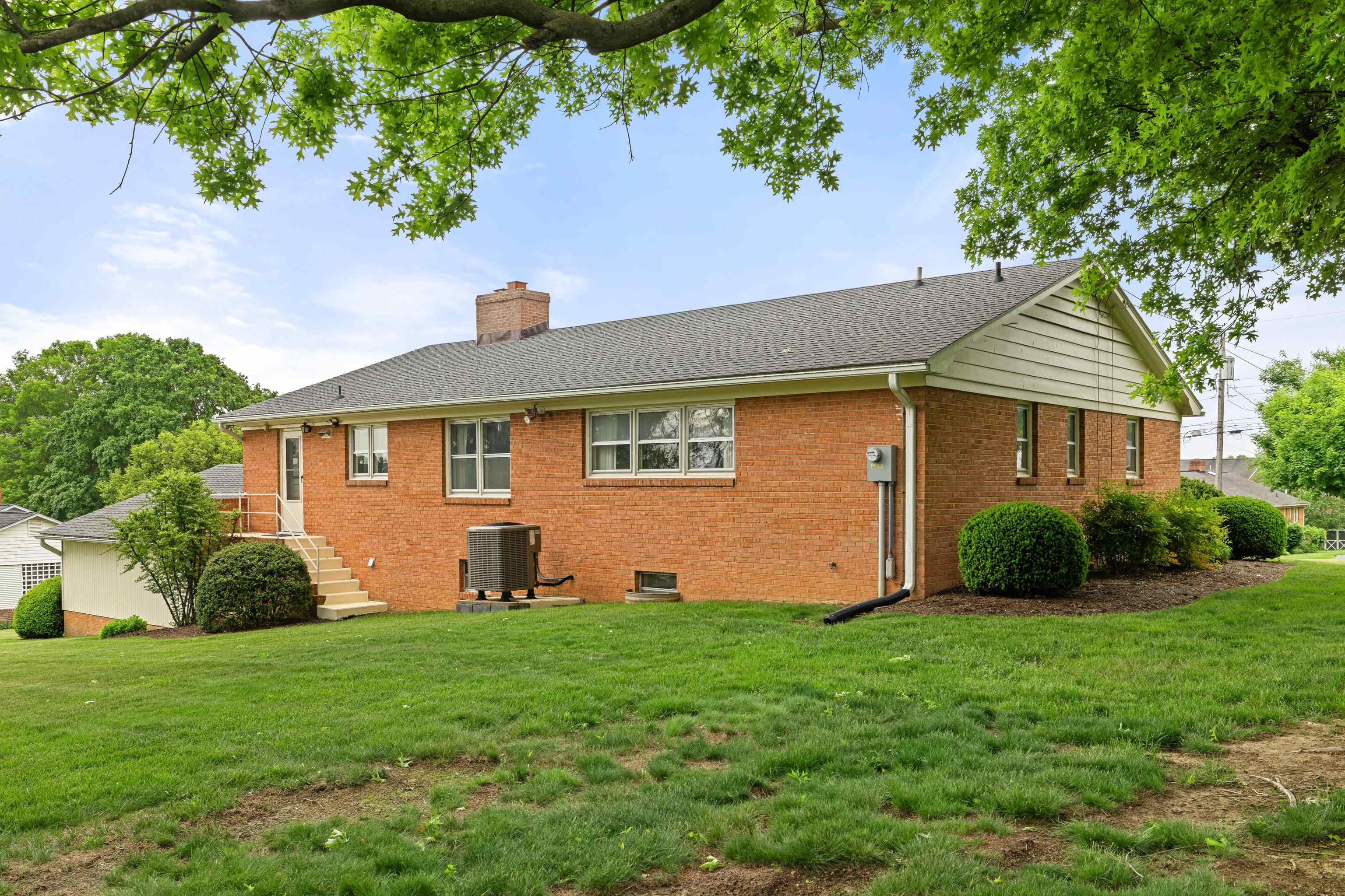 736 HILLVIEW DR, DAYTON, Virginia 22821, 3 Bedrooms Bedrooms, ,2 BathroomsBathrooms,Residential,736 HILLVIEW DR,664772 MLS # 664772