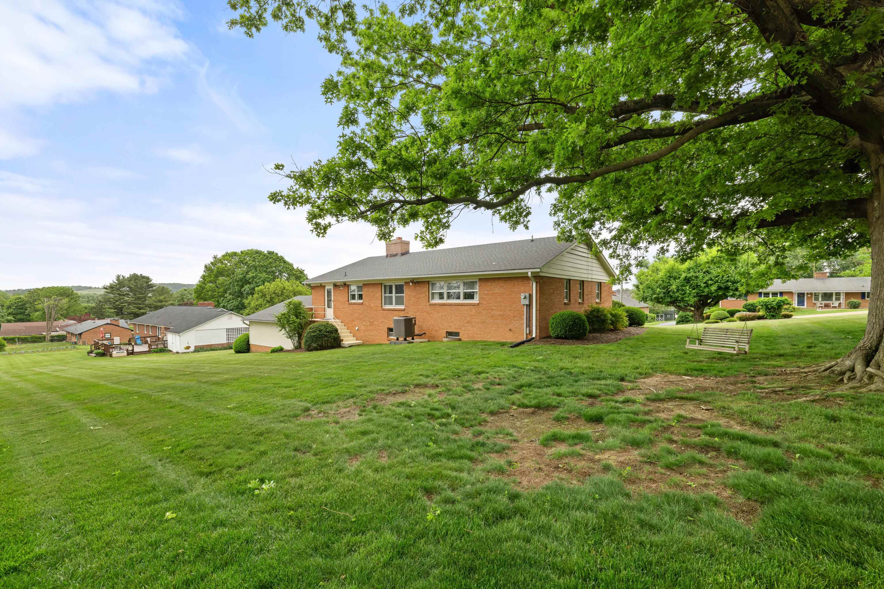 736 HILLVIEW DR, DAYTON, Virginia 22821, 3 Bedrooms Bedrooms, ,2 BathroomsBathrooms,Residential,736 HILLVIEW DR,664772 MLS # 664772