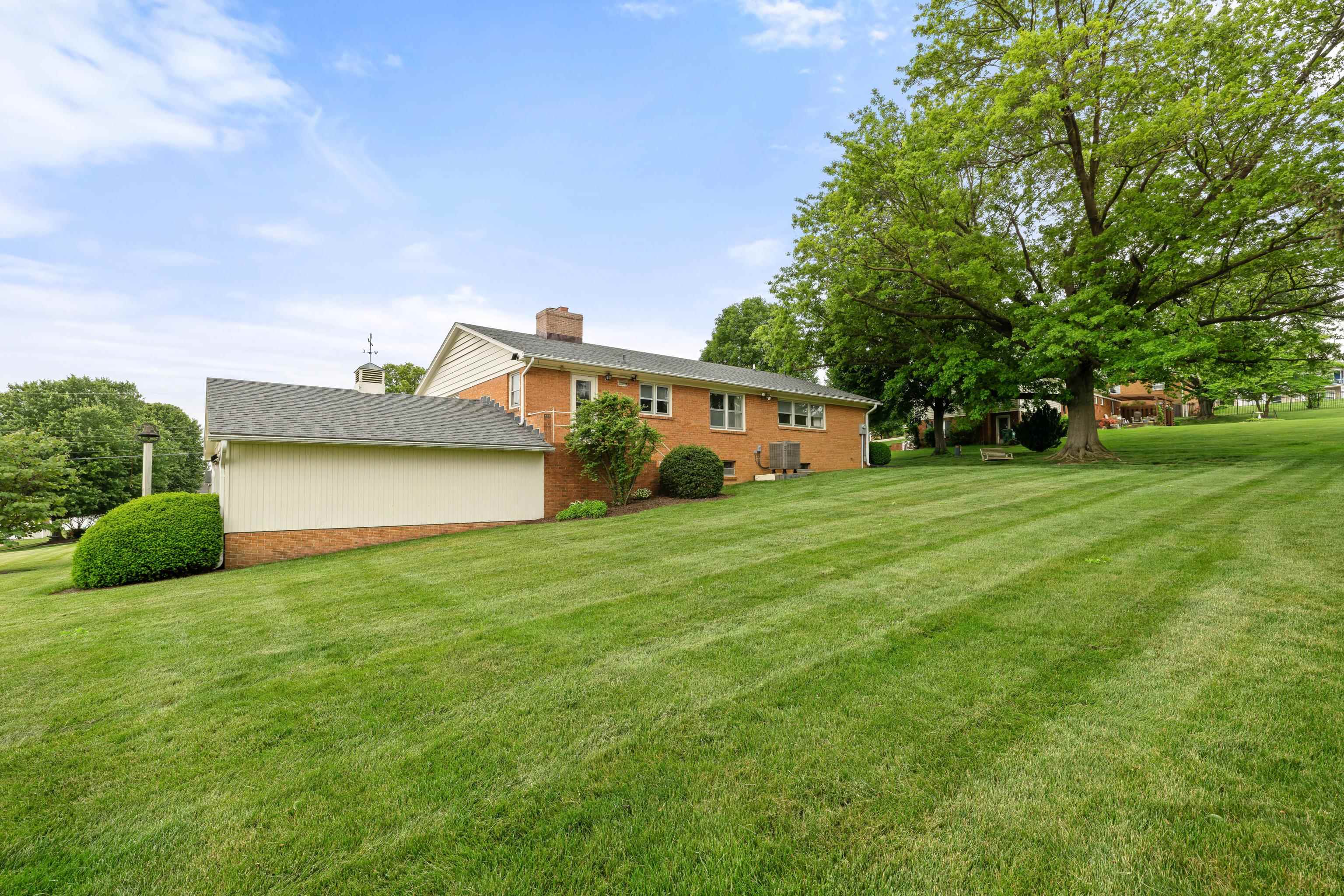 736 HILLVIEW DR, DAYTON, Virginia 22821, 3 Bedrooms Bedrooms, ,2 BathroomsBathrooms,Residential,736 HILLVIEW DR,664772 MLS # 664772