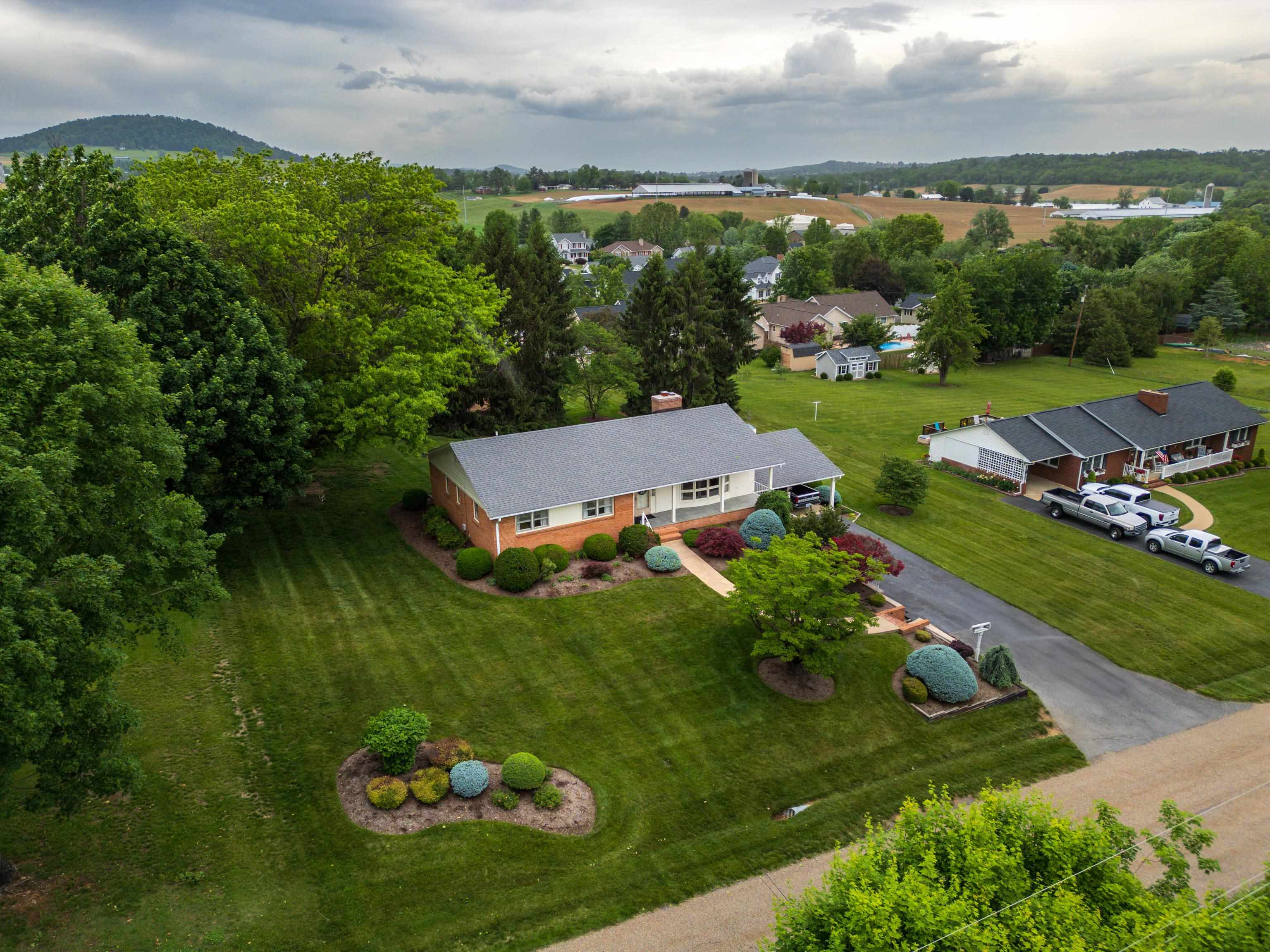 736 HILLVIEW DR, DAYTON, Virginia 22821, 3 Bedrooms Bedrooms, ,2 BathroomsBathrooms,Residential,736 HILLVIEW DR,664772 MLS # 664772