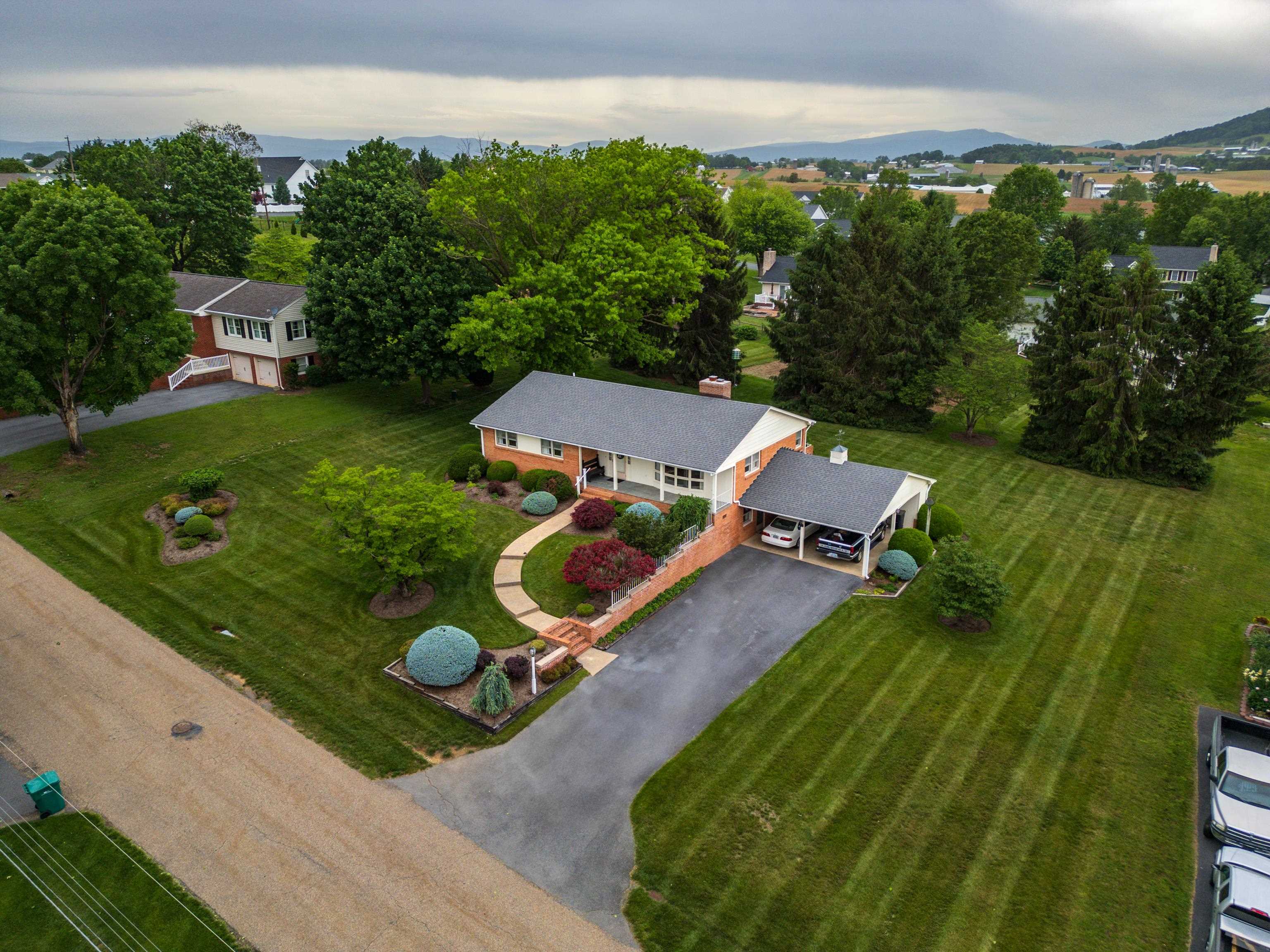 736 HILLVIEW DR, DAYTON, Virginia 22821, 3 Bedrooms Bedrooms, ,2 BathroomsBathrooms,Residential,736 HILLVIEW DR,664772 MLS # 664772