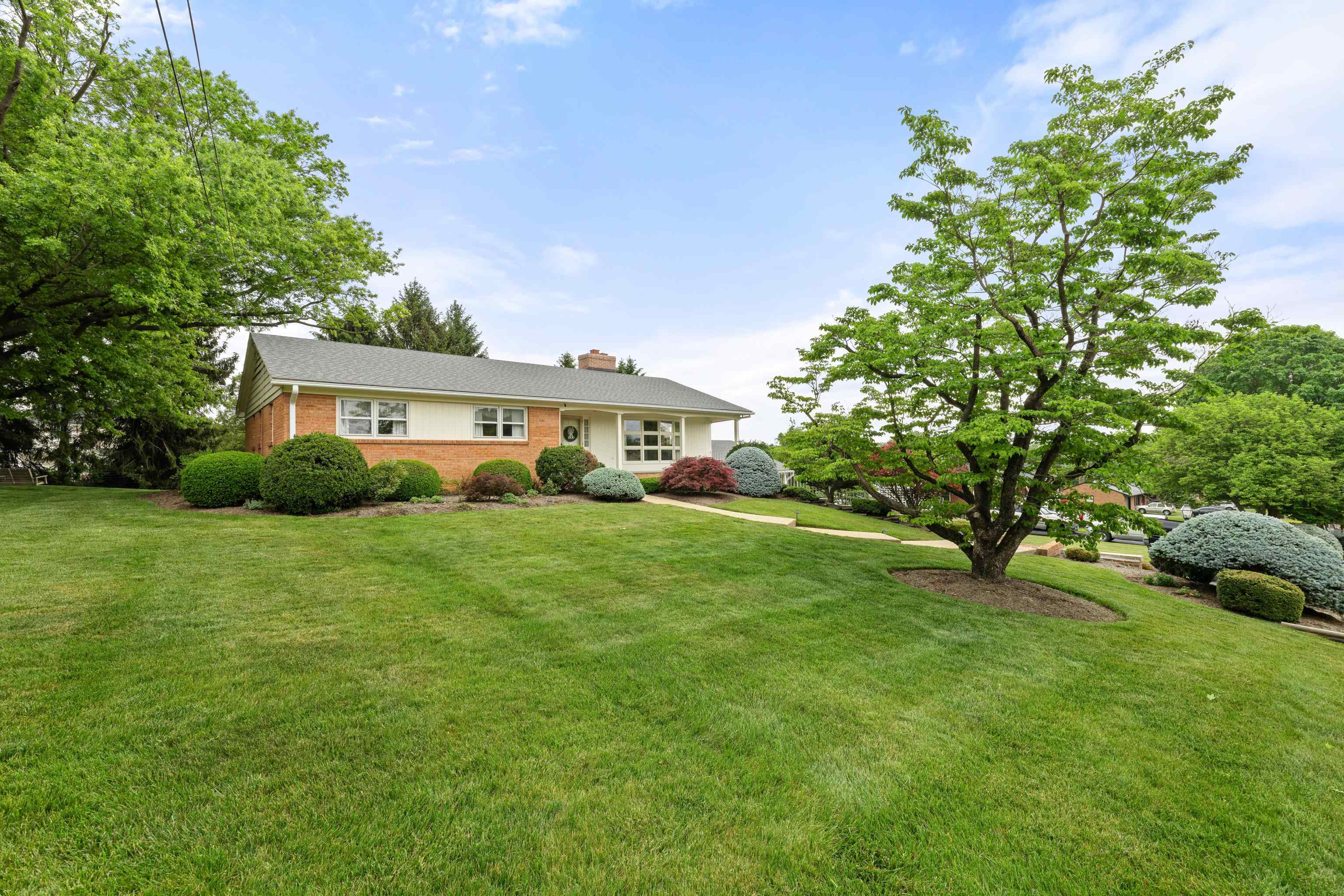 736 HILLVIEW DR, DAYTON, Virginia 22821, 3 Bedrooms Bedrooms, ,2 BathroomsBathrooms,Residential,736 HILLVIEW DR,664772 MLS # 664772