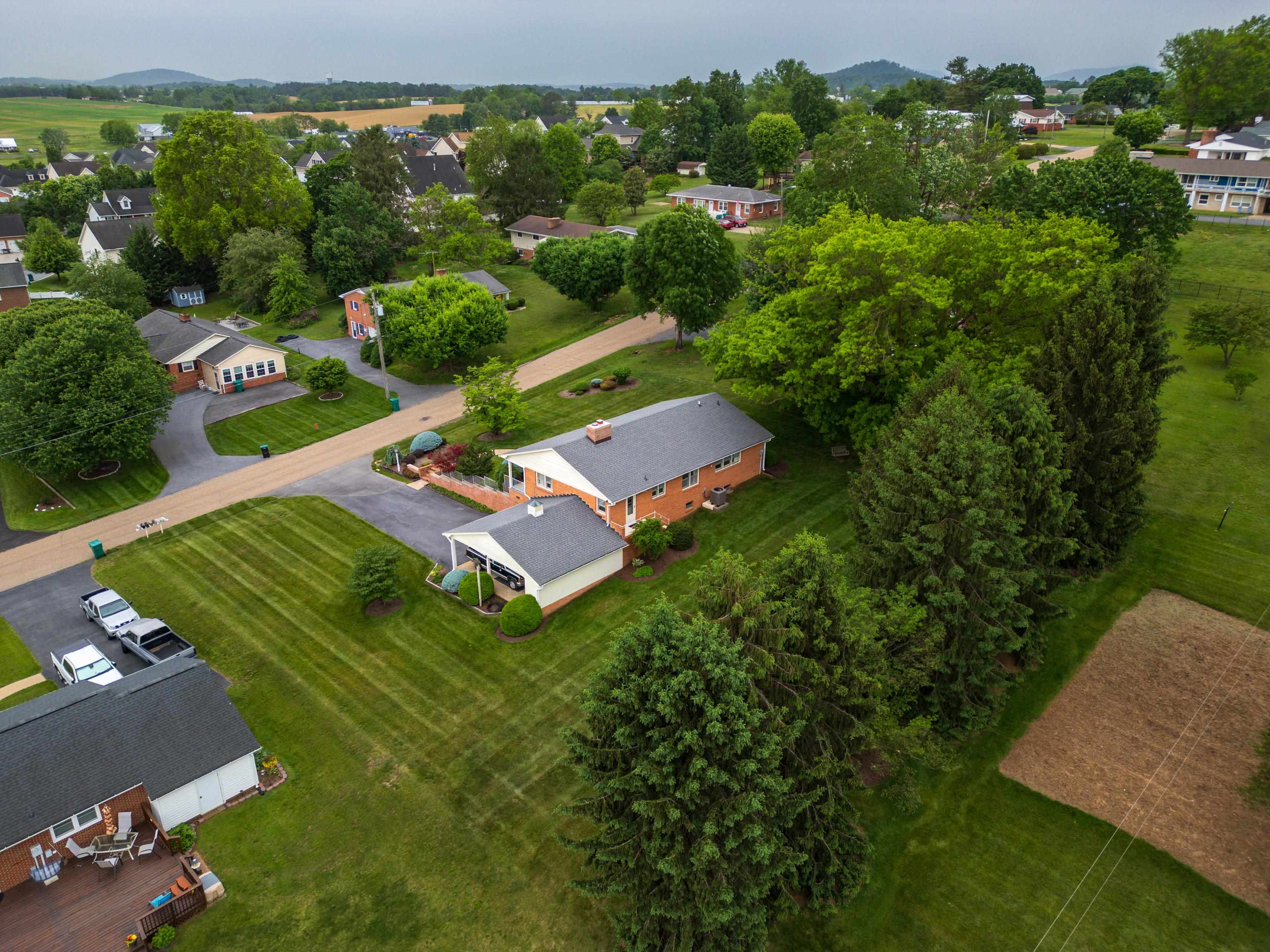 736 HILLVIEW DR, DAYTON, Virginia 22821, 3 Bedrooms Bedrooms, ,2 BathroomsBathrooms,Residential,736 HILLVIEW DR,664772 MLS # 664772