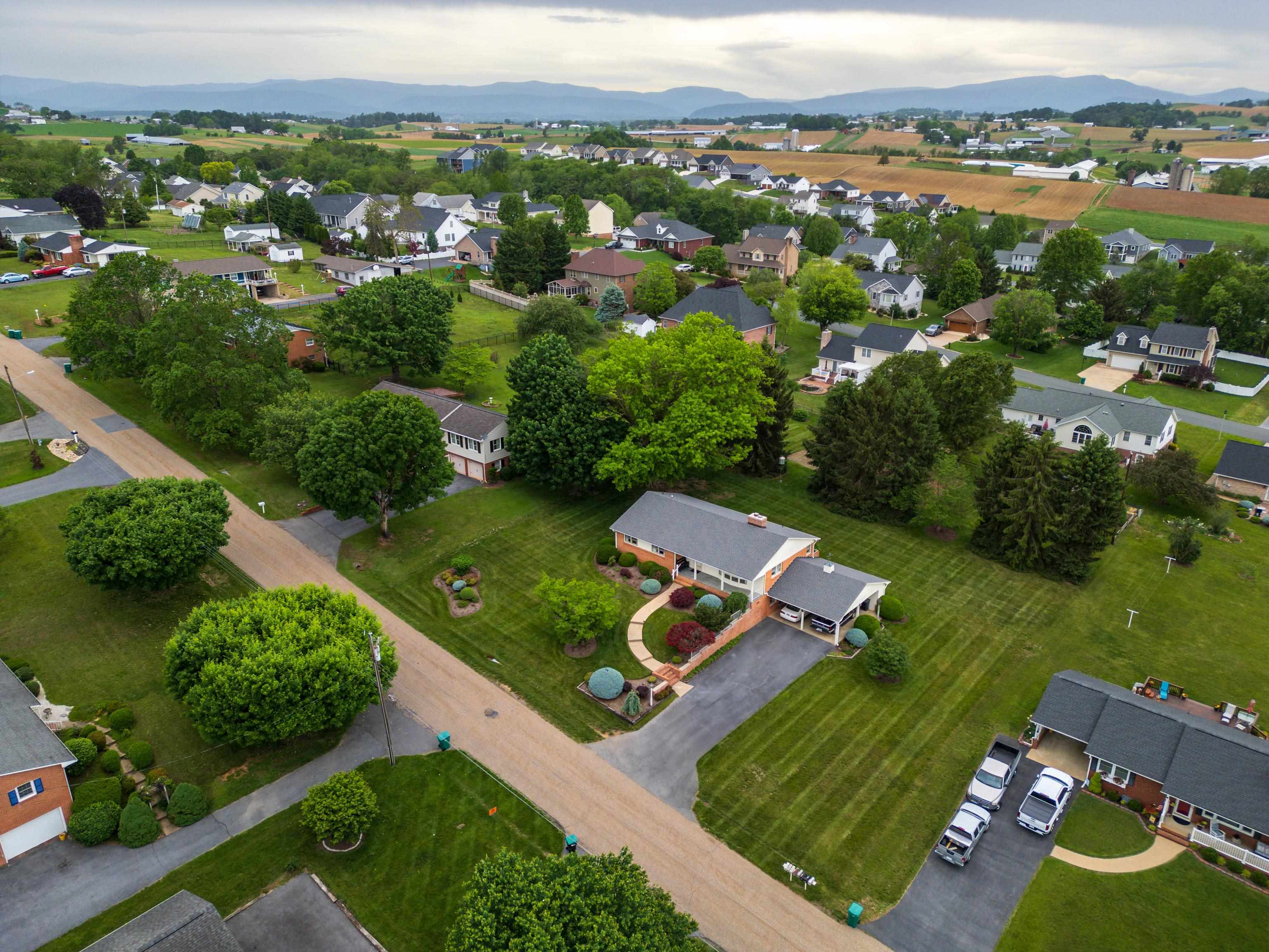 736 HILLVIEW DR, DAYTON, Virginia 22821, 3 Bedrooms Bedrooms, ,2 BathroomsBathrooms,Residential,736 HILLVIEW DR,664772 MLS # 664772