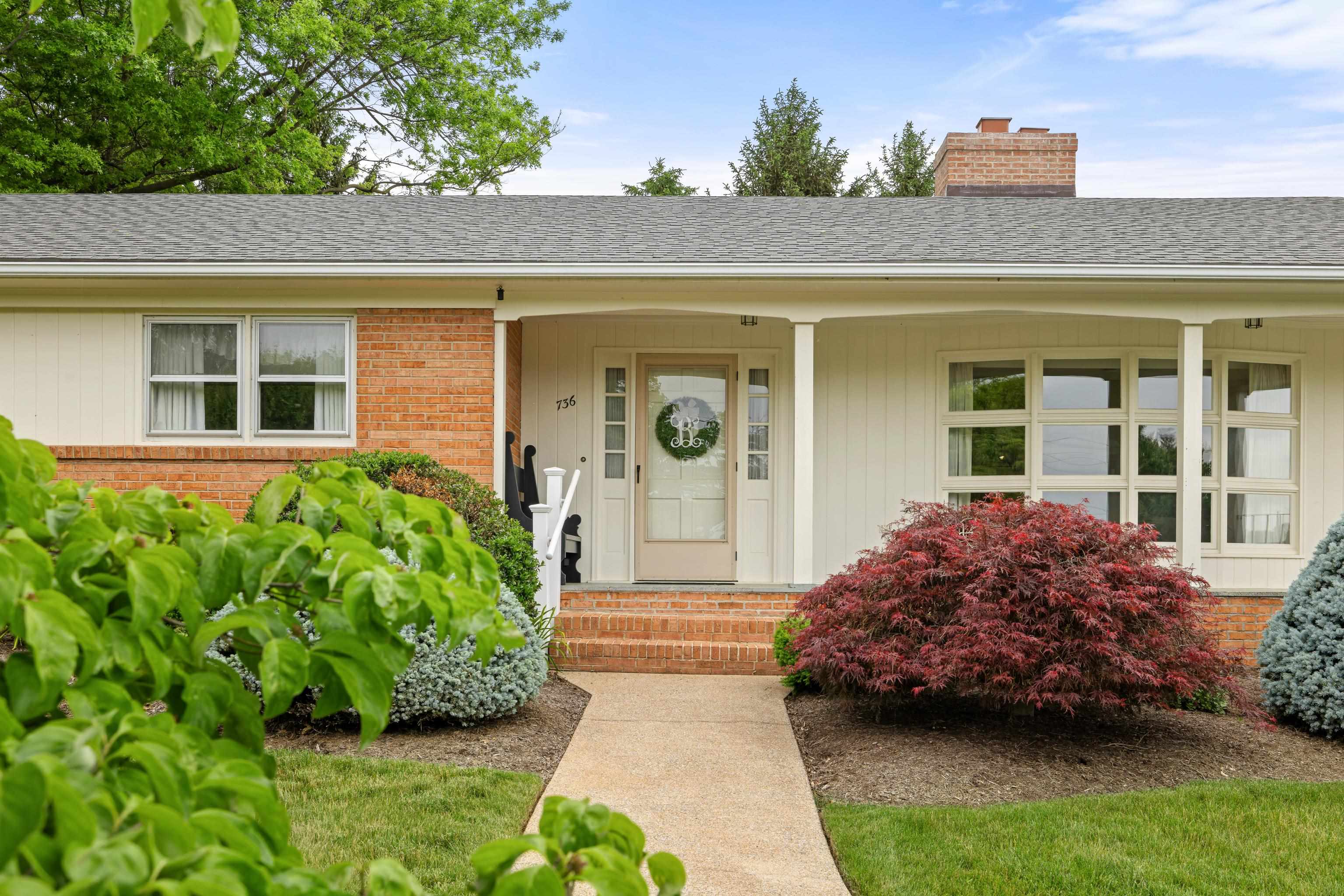 736 HILLVIEW DR, DAYTON, Virginia 22821, 3 Bedrooms Bedrooms, ,2 BathroomsBathrooms,Residential,736 HILLVIEW DR,664772 MLS # 664772