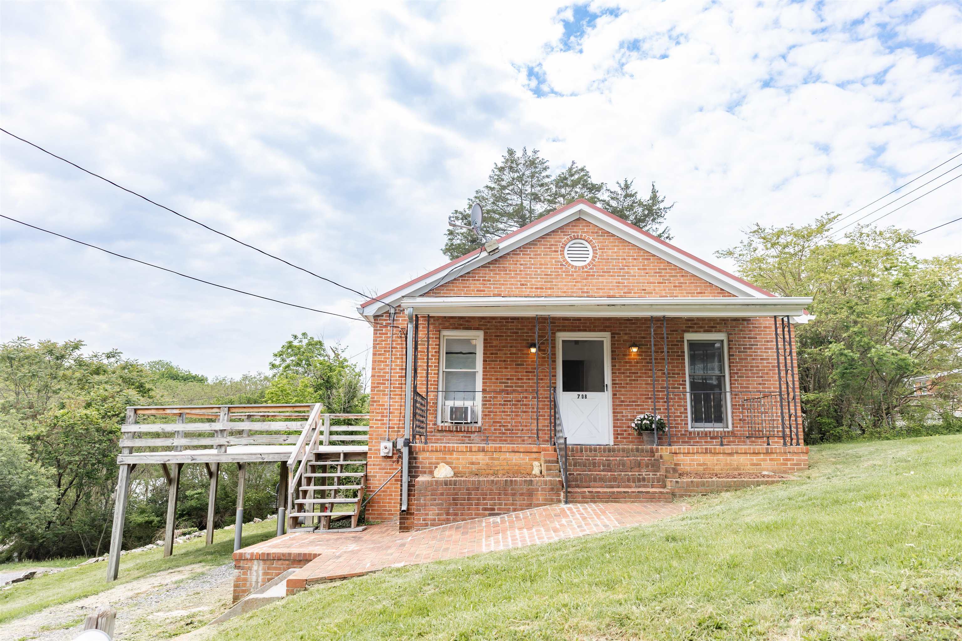 708 MCCORKLE DR, LEXINGTON, Virginia 24450, 2 Bedrooms Bedrooms, ,1 BathroomBathrooms,Residential,708 MCCORKLE DR,664773 MLS # 664773
