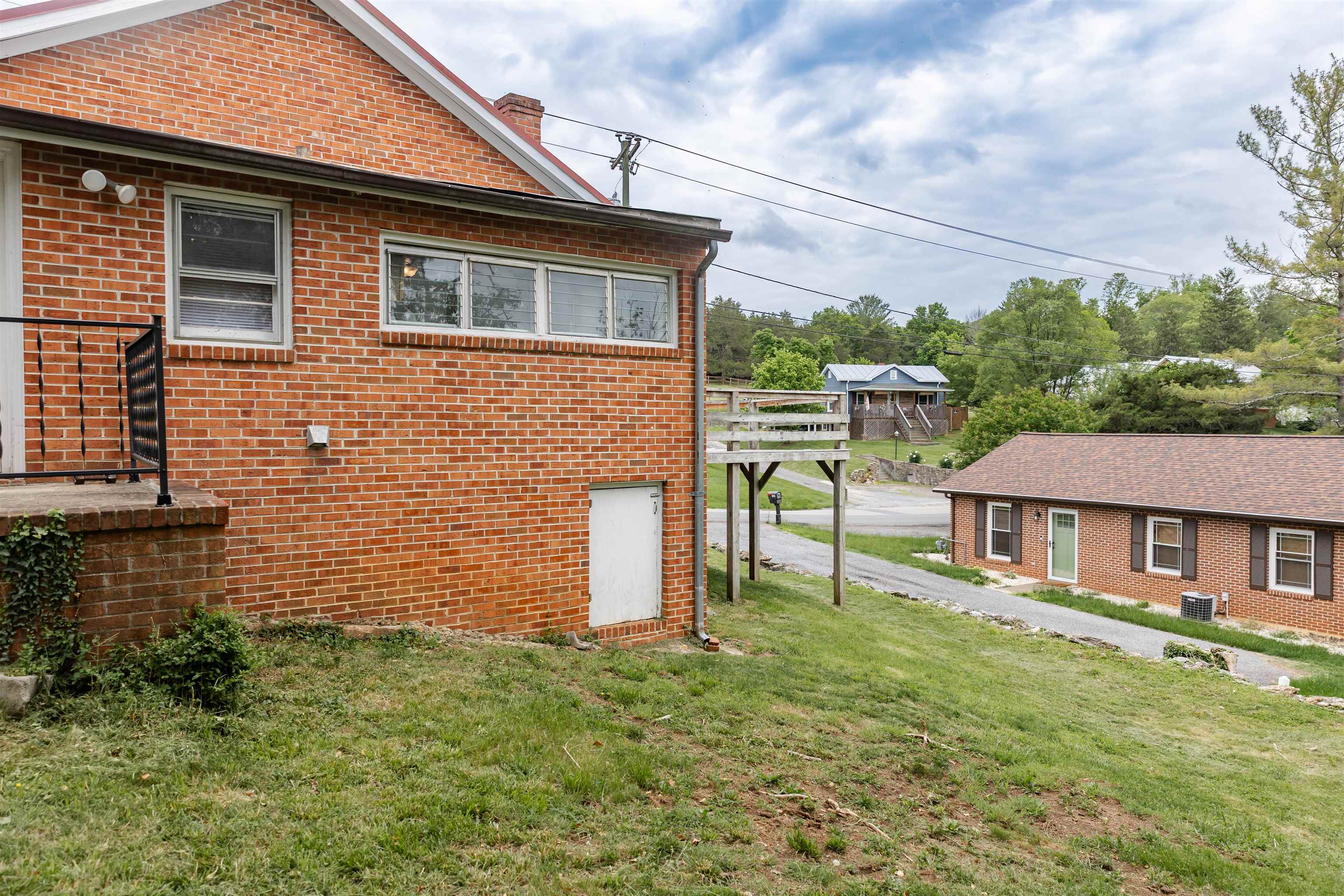 708 MCCORKLE DR, LEXINGTON, Virginia 24450, 2 Bedrooms Bedrooms, ,1 BathroomBathrooms,Residential,708 MCCORKLE DR,664773 MLS # 664773