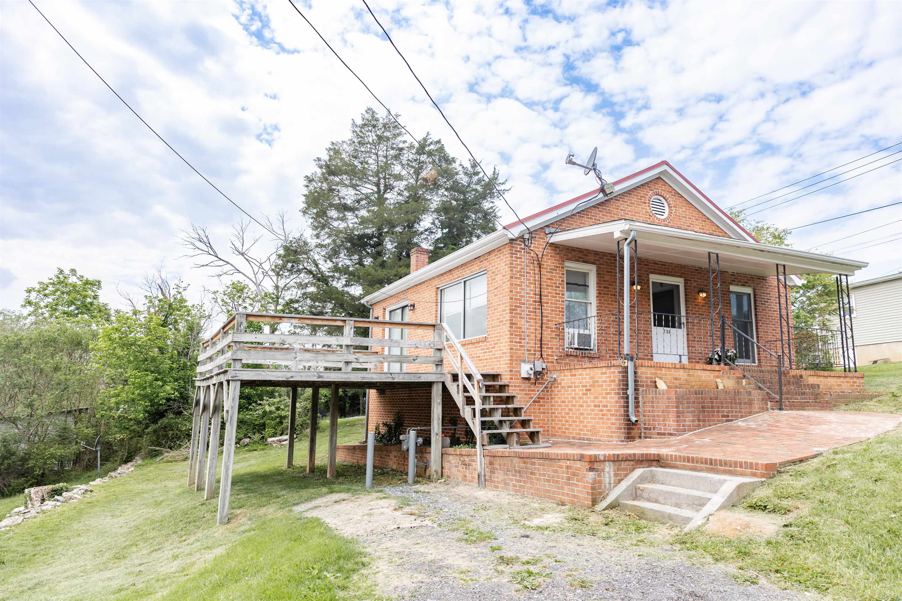 708 MCCORKLE DR, LEXINGTON, Virginia 24450, 2 Bedrooms Bedrooms, ,1 BathroomBathrooms,Residential,708 MCCORKLE DR,664773 MLS # 664773