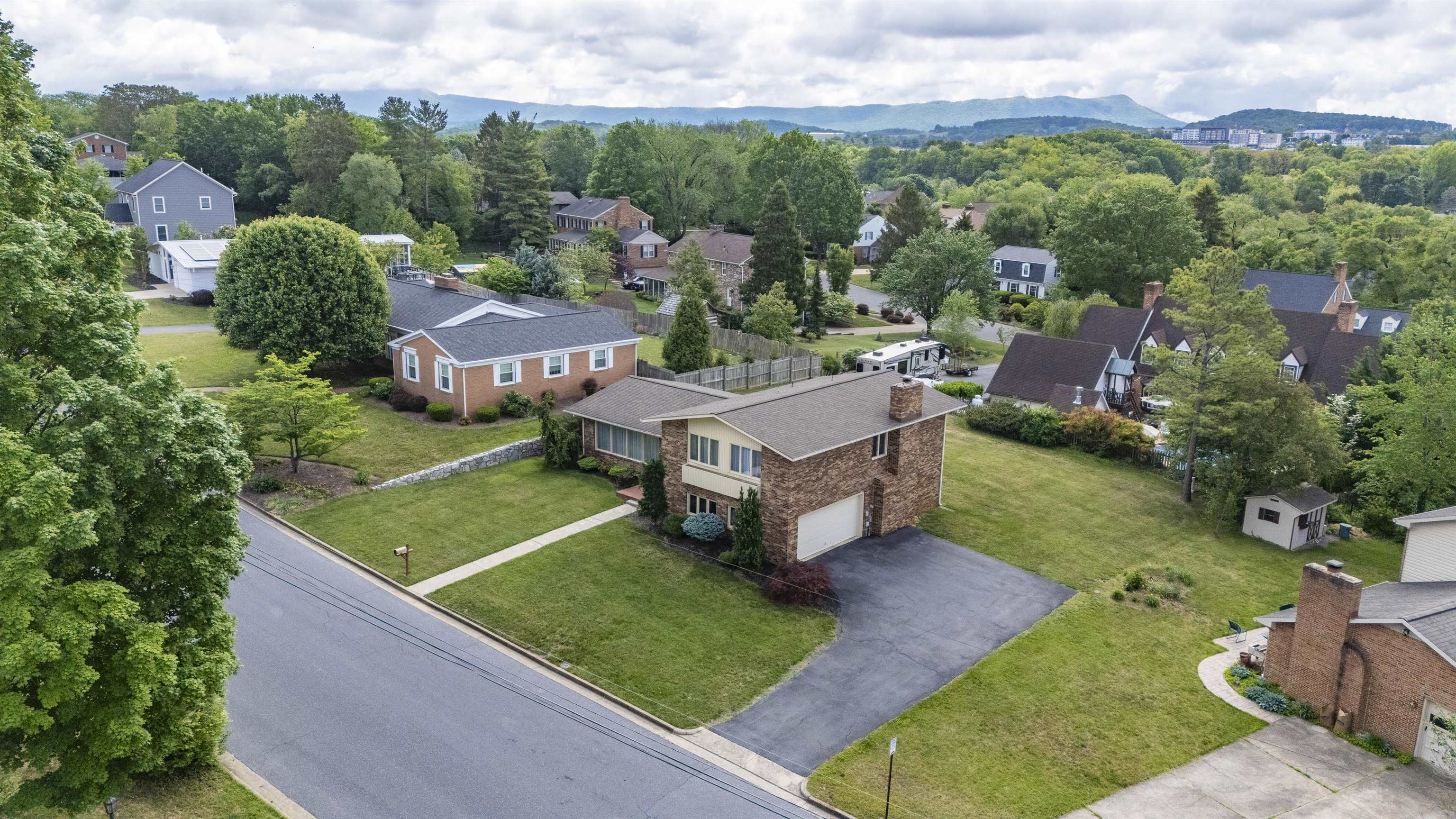480 PRESTON DR, HARRISONBURG, Virginia 22801, 4 Bedrooms Bedrooms, ,2 BathroomsBathrooms,Residential,480 PRESTON DR,664774 MLS # 664774