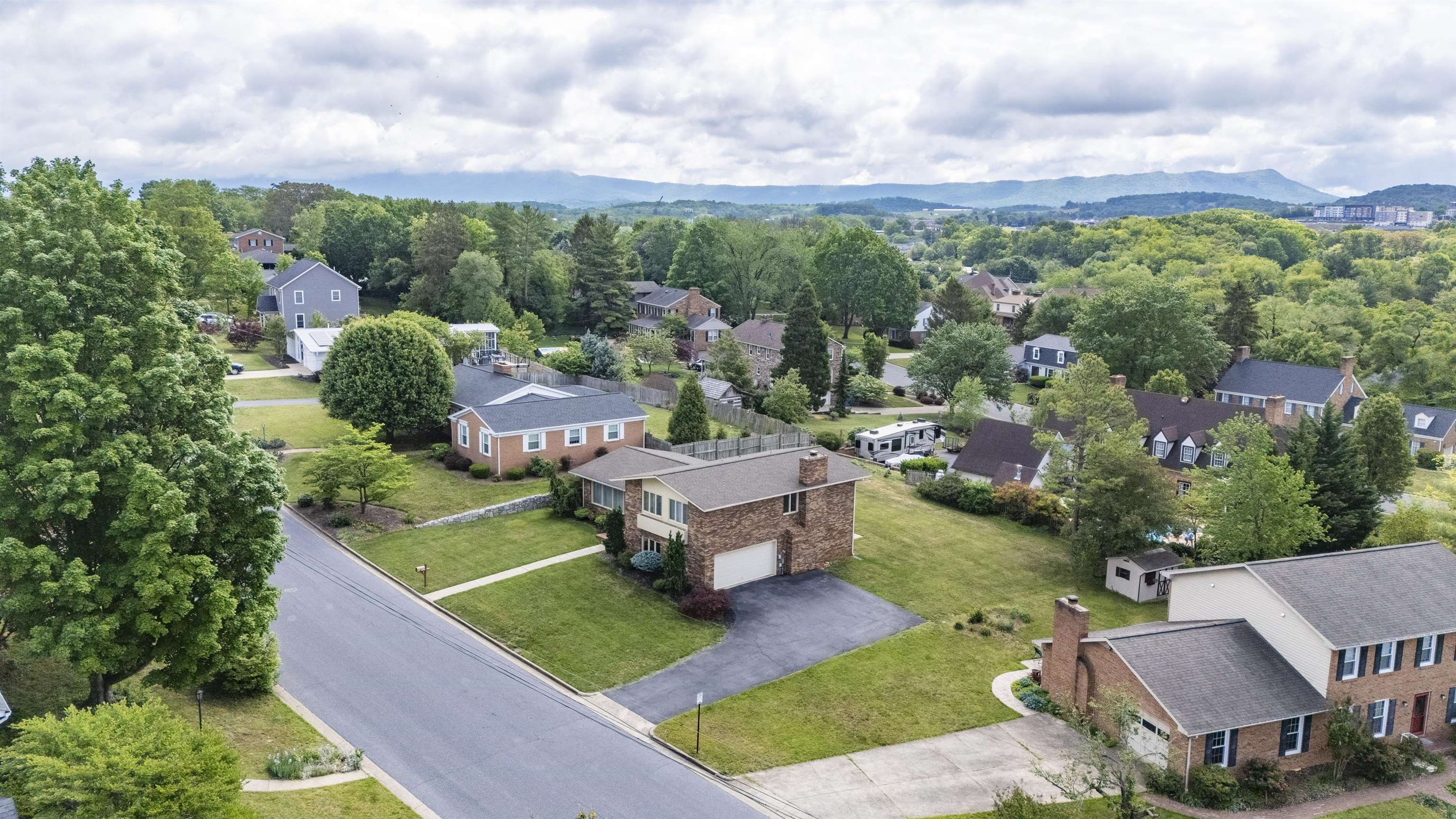480 PRESTON DR, HARRISONBURG, Virginia 22801, 4 Bedrooms Bedrooms, ,2 BathroomsBathrooms,Residential,480 PRESTON DR,664774 MLS # 664774