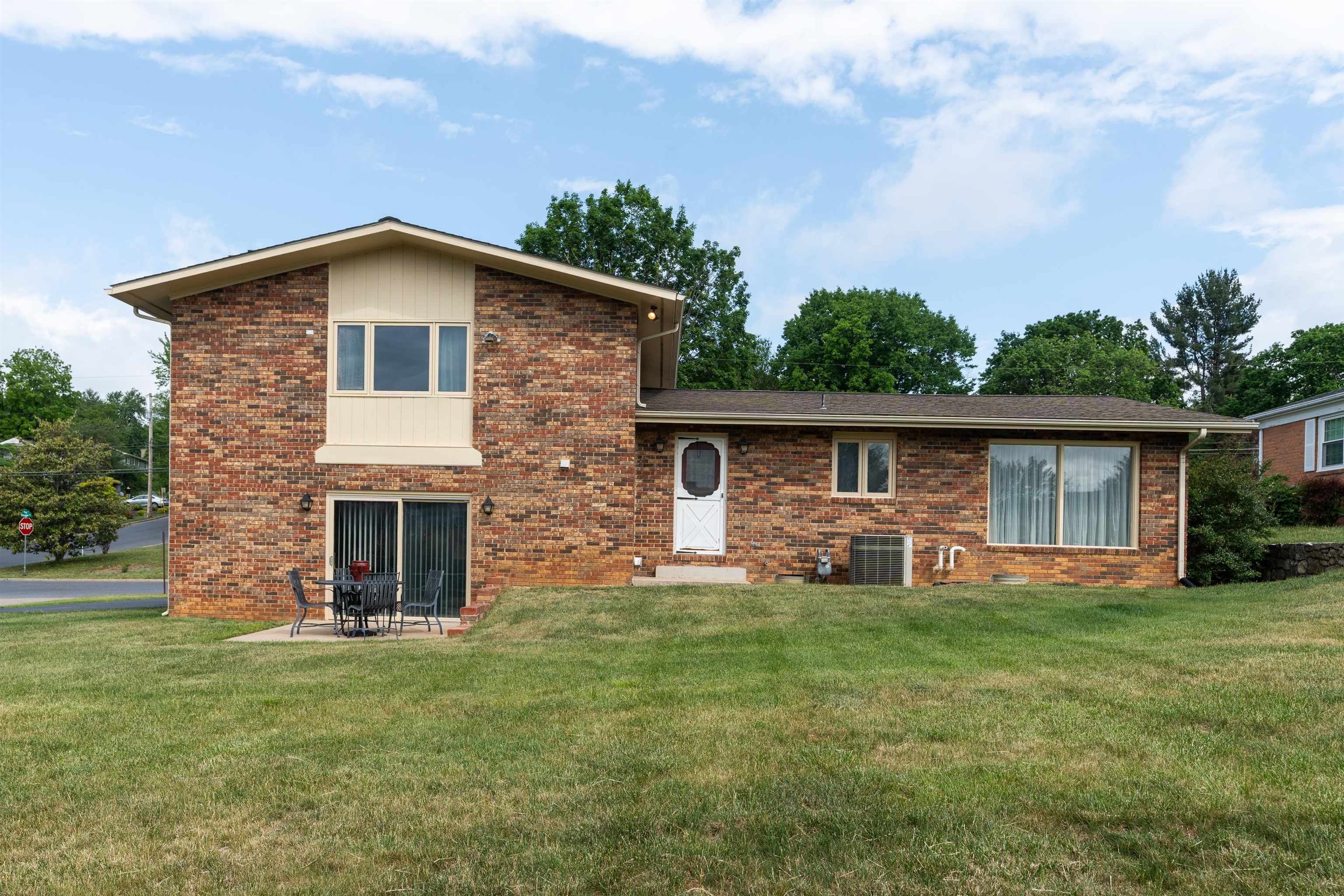 480 PRESTON DR, HARRISONBURG, Virginia 22801, 4 Bedrooms Bedrooms, ,2 BathroomsBathrooms,Residential,480 PRESTON DR,664774 MLS # 664774