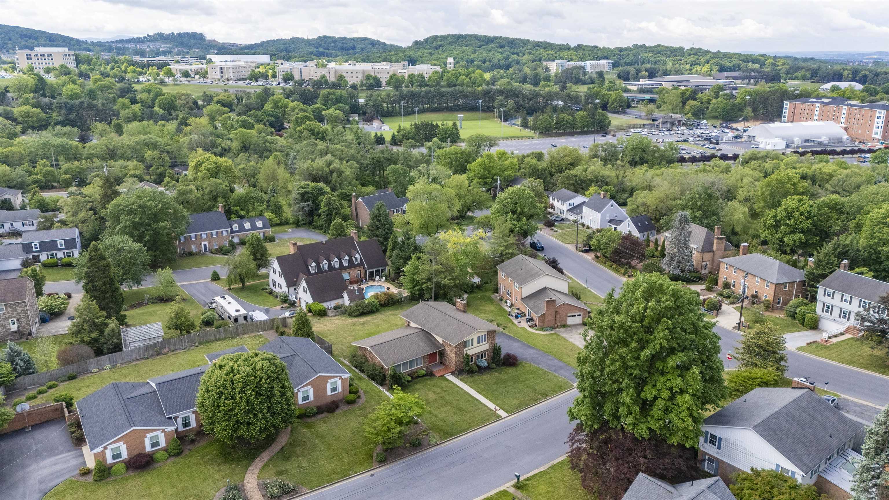 480 PRESTON DR, HARRISONBURG, Virginia 22801, 4 Bedrooms Bedrooms, ,2 BathroomsBathrooms,Residential,480 PRESTON DR,664774 MLS # 664774