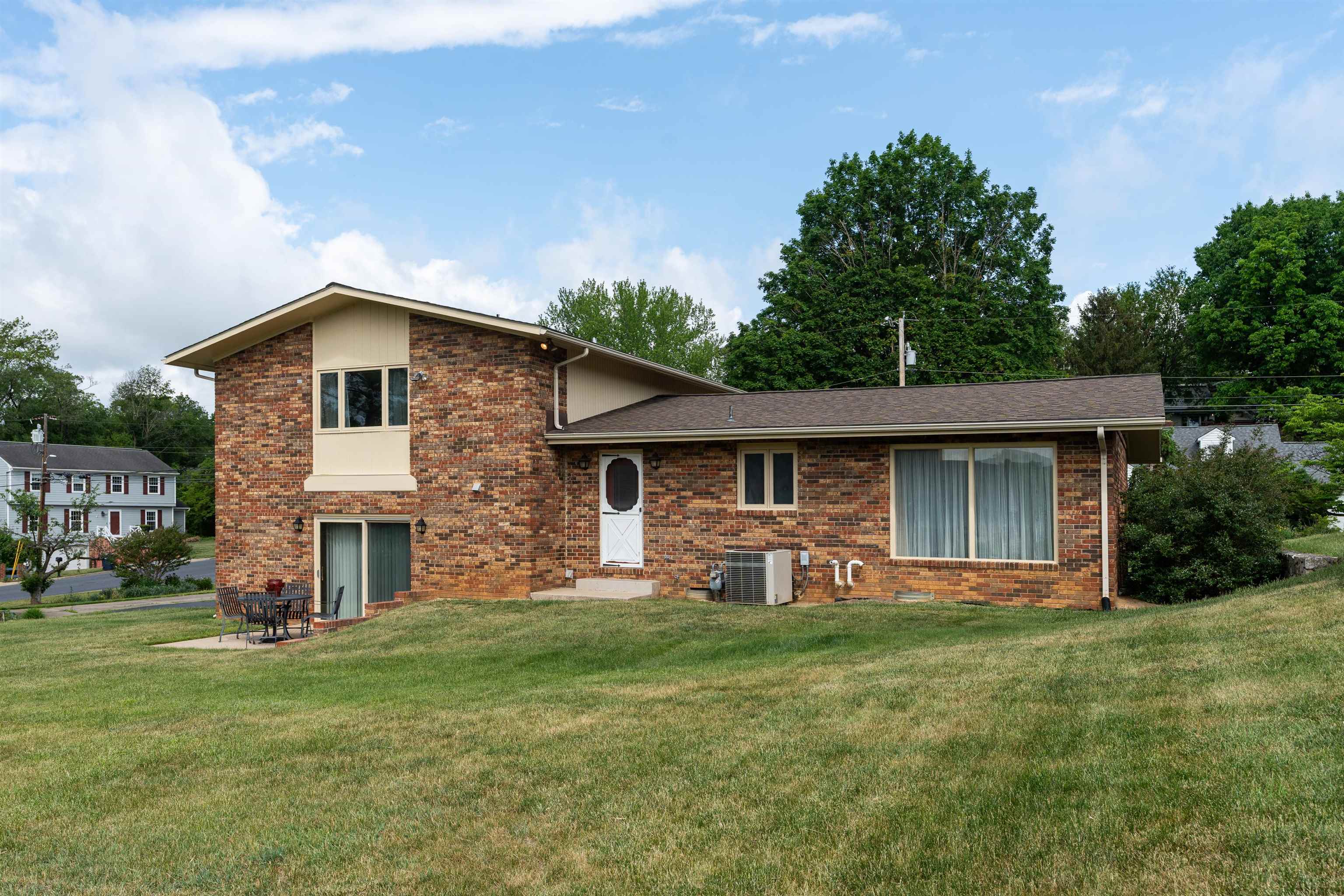 480 PRESTON DR, HARRISONBURG, Virginia 22801, 4 Bedrooms Bedrooms, ,2 BathroomsBathrooms,Residential,480 PRESTON DR,664774 MLS # 664774