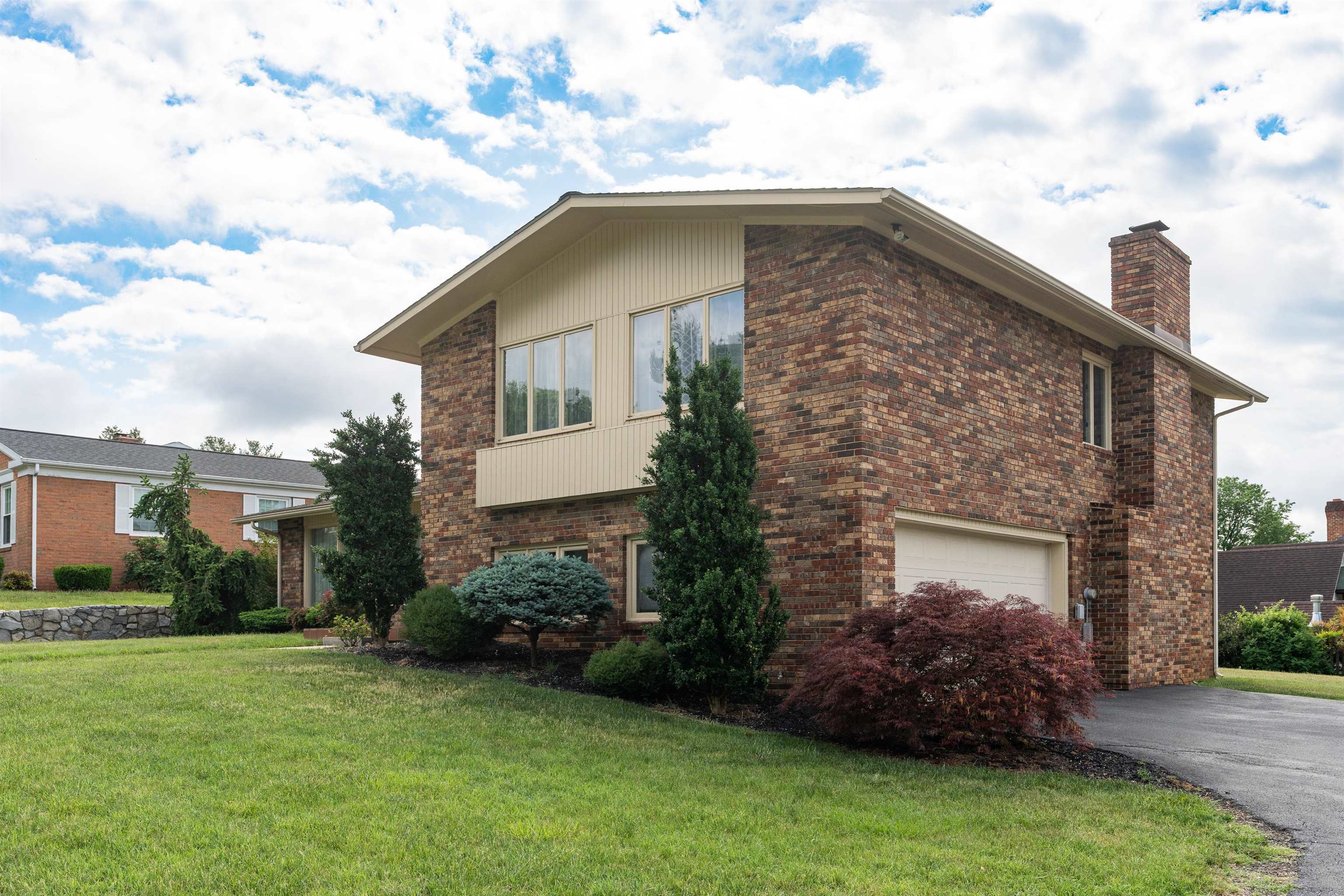 480 PRESTON DR, HARRISONBURG, Virginia 22801, 4 Bedrooms Bedrooms, ,2 BathroomsBathrooms,Residential,480 PRESTON DR,664774 MLS # 664774