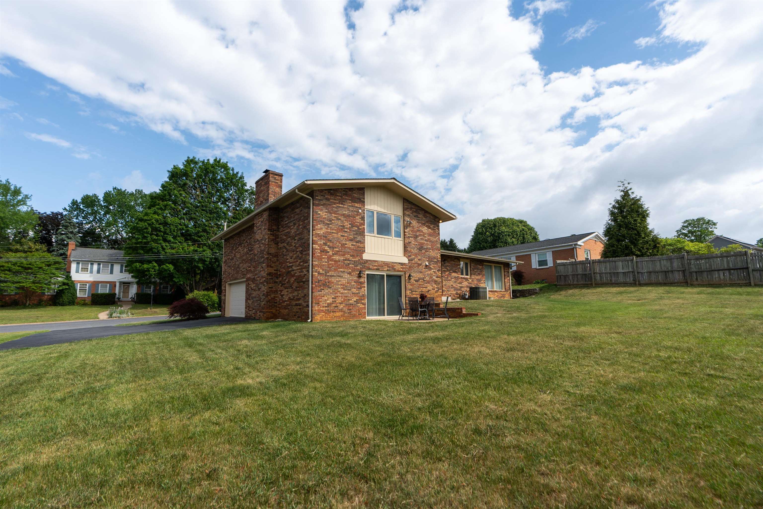 480 PRESTON DR, HARRISONBURG, Virginia 22801, 4 Bedrooms Bedrooms, ,2 BathroomsBathrooms,Residential,480 PRESTON DR,664774 MLS # 664774