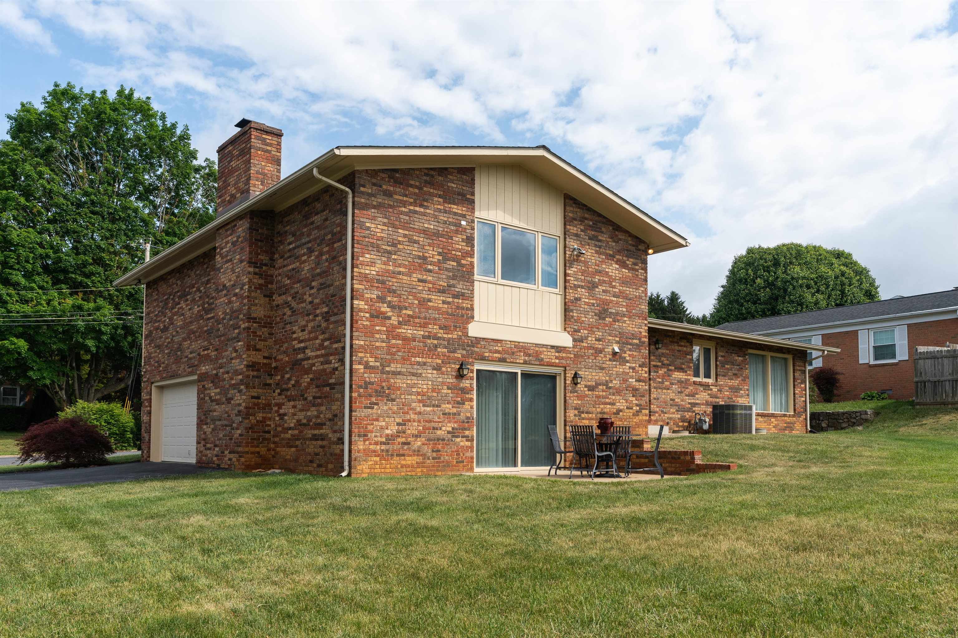 480 PRESTON DR, HARRISONBURG, Virginia 22801, 4 Bedrooms Bedrooms, ,2 BathroomsBathrooms,Residential,480 PRESTON DR,664774 MLS # 664774
