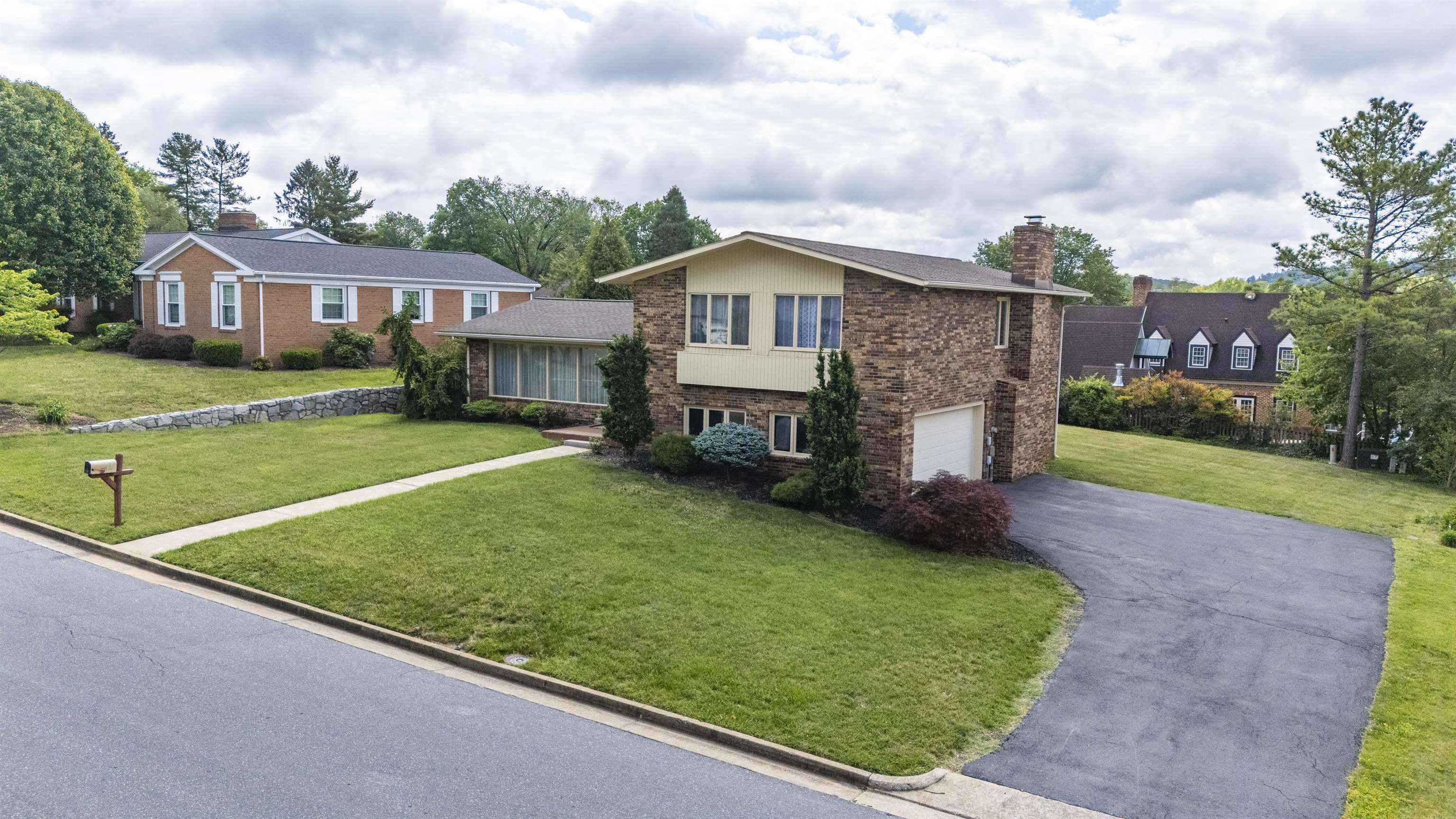 480 PRESTON DR, HARRISONBURG, Virginia 22801, 4 Bedrooms Bedrooms, ,2 BathroomsBathrooms,Residential,480 PRESTON DR,664774 MLS # 664774