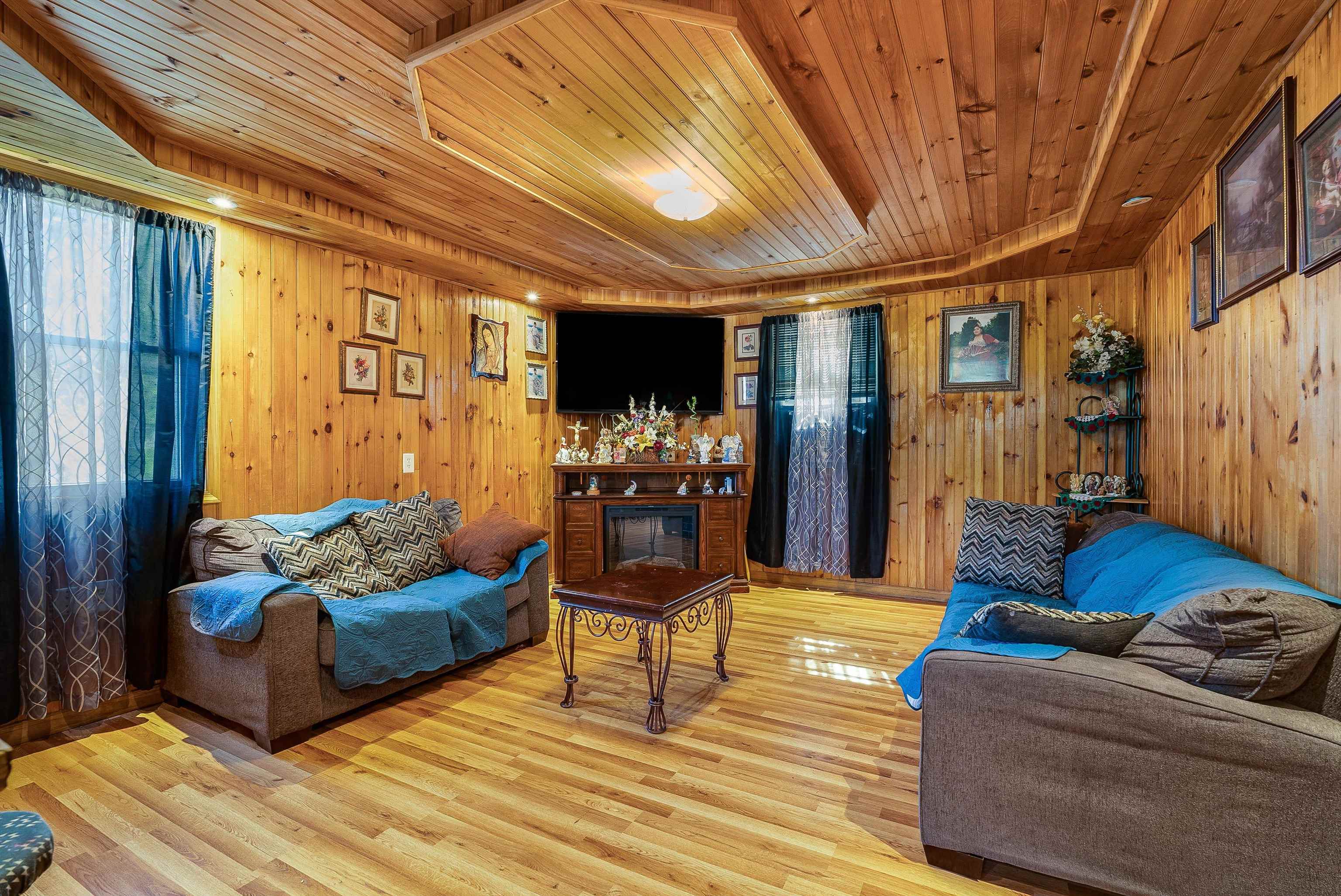 2015 CECIL WAMPLER RD, ROCKINGHAM, Virginia 22841, 5 Bedrooms Bedrooms, ,2 BathroomsBathrooms,Residential,2015 CECIL WAMPLER RD,664786 MLS # 664786