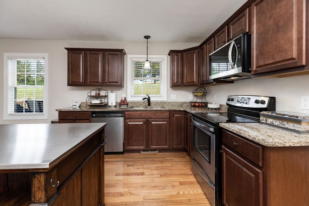 15 DEVONSHIRE CT, FISHERSVILLE, Virginia 22939, 4 Bedrooms Bedrooms, ,3 BathroomsBathrooms,Residential,15 DEVONSHIRE CT,664787 MLS # 664787