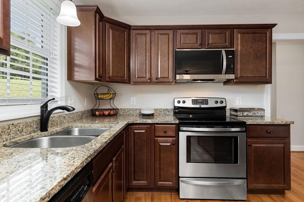 15 DEVONSHIRE CT, FISHERSVILLE, Virginia 22939, 4 Bedrooms Bedrooms, ,3 BathroomsBathrooms,Residential,15 DEVONSHIRE CT,664787 MLS # 664787