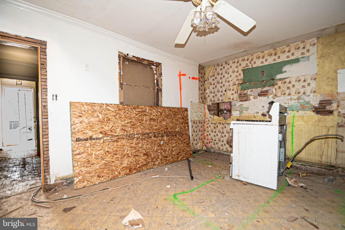16 W CLIFFORD ST, WINCHESTER, Virginia 22601, 3 Bedrooms Bedrooms, ,2 BathroomsBathrooms,Residential,For sale,16 W CLIFFORD ST,VAWI2007522 MLS # VAWI2007522
