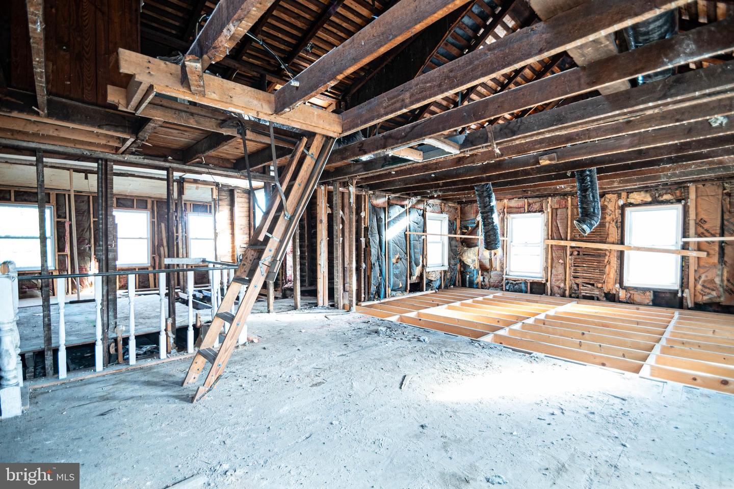 16 W CLIFFORD ST, WINCHESTER, Virginia 22601, 3 Bedrooms Bedrooms, ,2 BathroomsBathrooms,Residential,For sale,16 W CLIFFORD ST,VAWI2007522 MLS # VAWI2007522