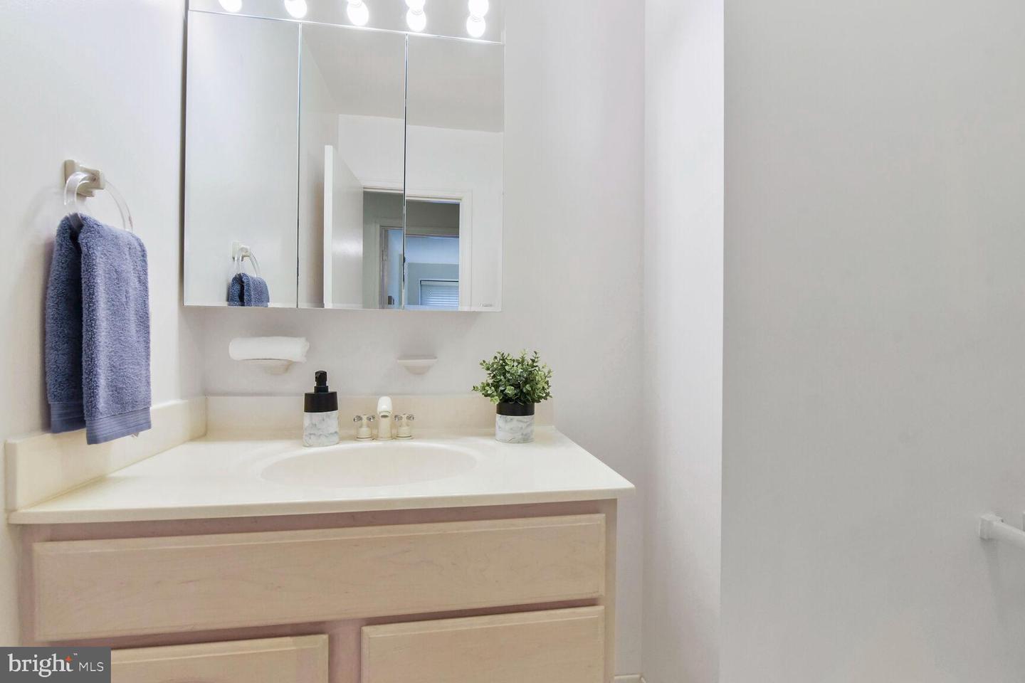11856 SAINT TRINIANS CT, RESTON, Virginia 20191, 3 Bedrooms Bedrooms, ,2 BathroomsBathrooms,Residential,For sale,11856 SAINT TRINIANS CT,VAFX2236180 MLS # VAFX2236180
