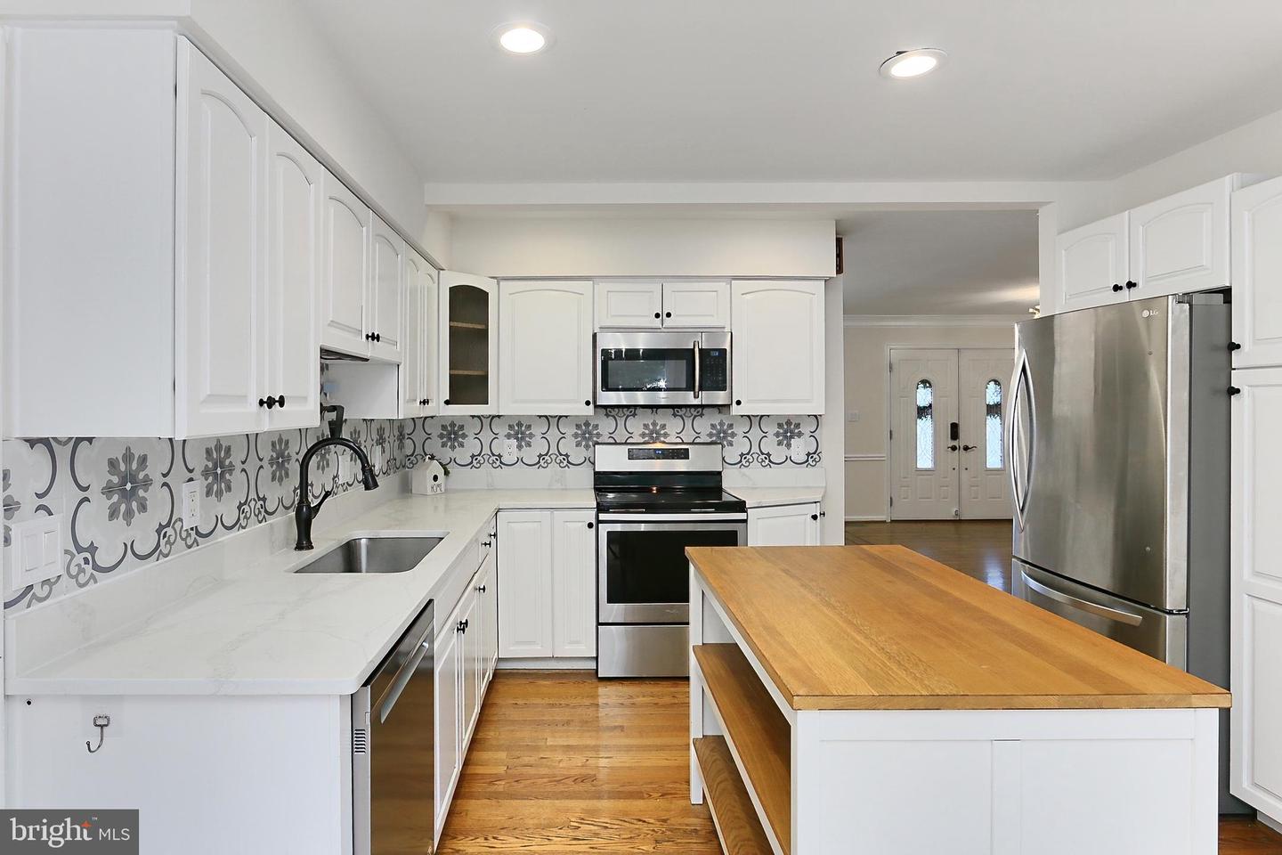 13407 BROOKFIELD DR, CHANTILLY, Virginia 20151, 4 Bedrooms Bedrooms, ,2 BathroomsBathrooms,Residential,For sale,13407 BROOKFIELD DR,VAFX2237734 MLS # VAFX2237734