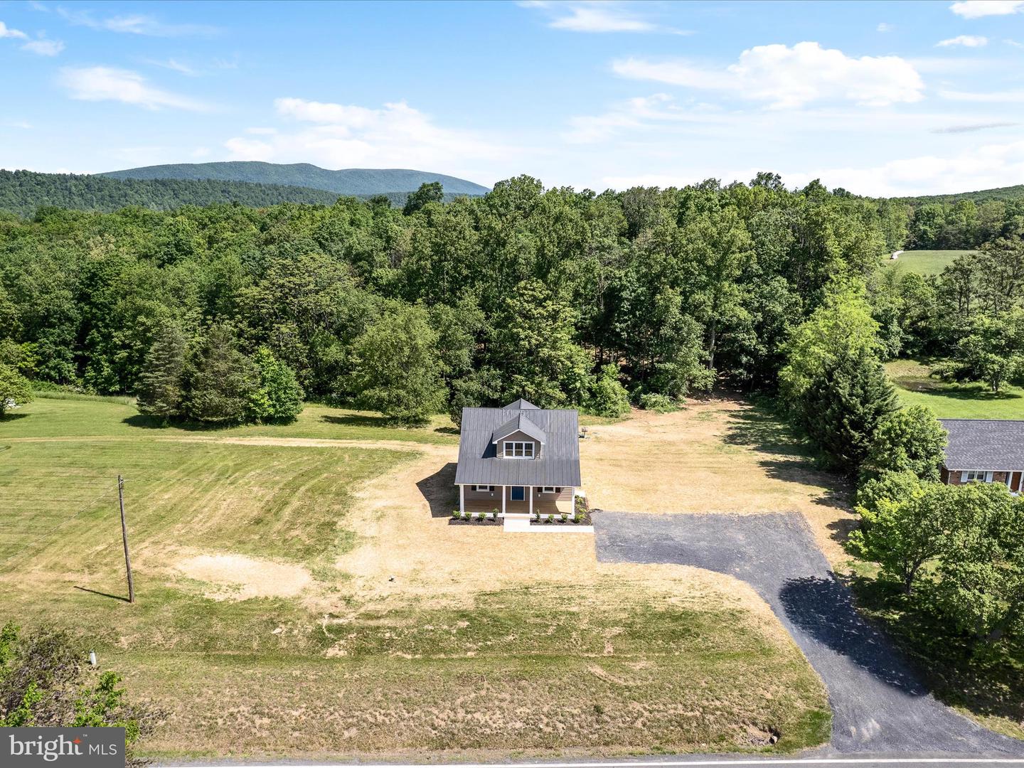 1322 BLOOMERY PIKE, CROSS JUNCTION, Virginia 22625, 3 Bedrooms Bedrooms, ,2 BathroomsBathrooms,Residential,For sale,1322 BLOOMERY PIKE,VAFV2034098 MLS # VAFV2034098