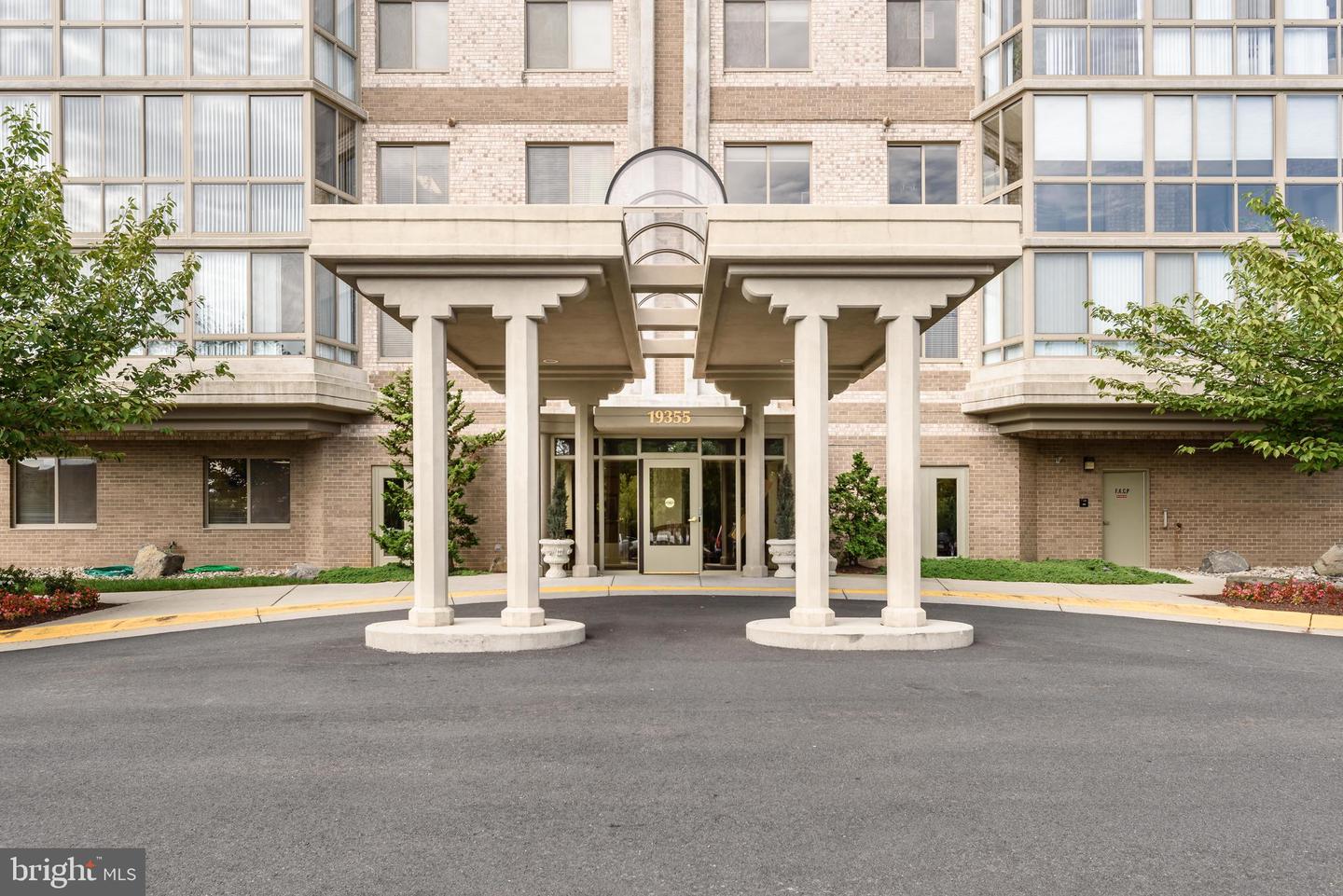 19355 CYPRESS RIDGE TER #802, LEESBURG, Virginia 20176, 3 Bedrooms Bedrooms, ,2 BathroomsBathrooms,Residential,For sale,19355 CYPRESS RIDGE TER #802,VALO2096592 MLS # VALO2096592